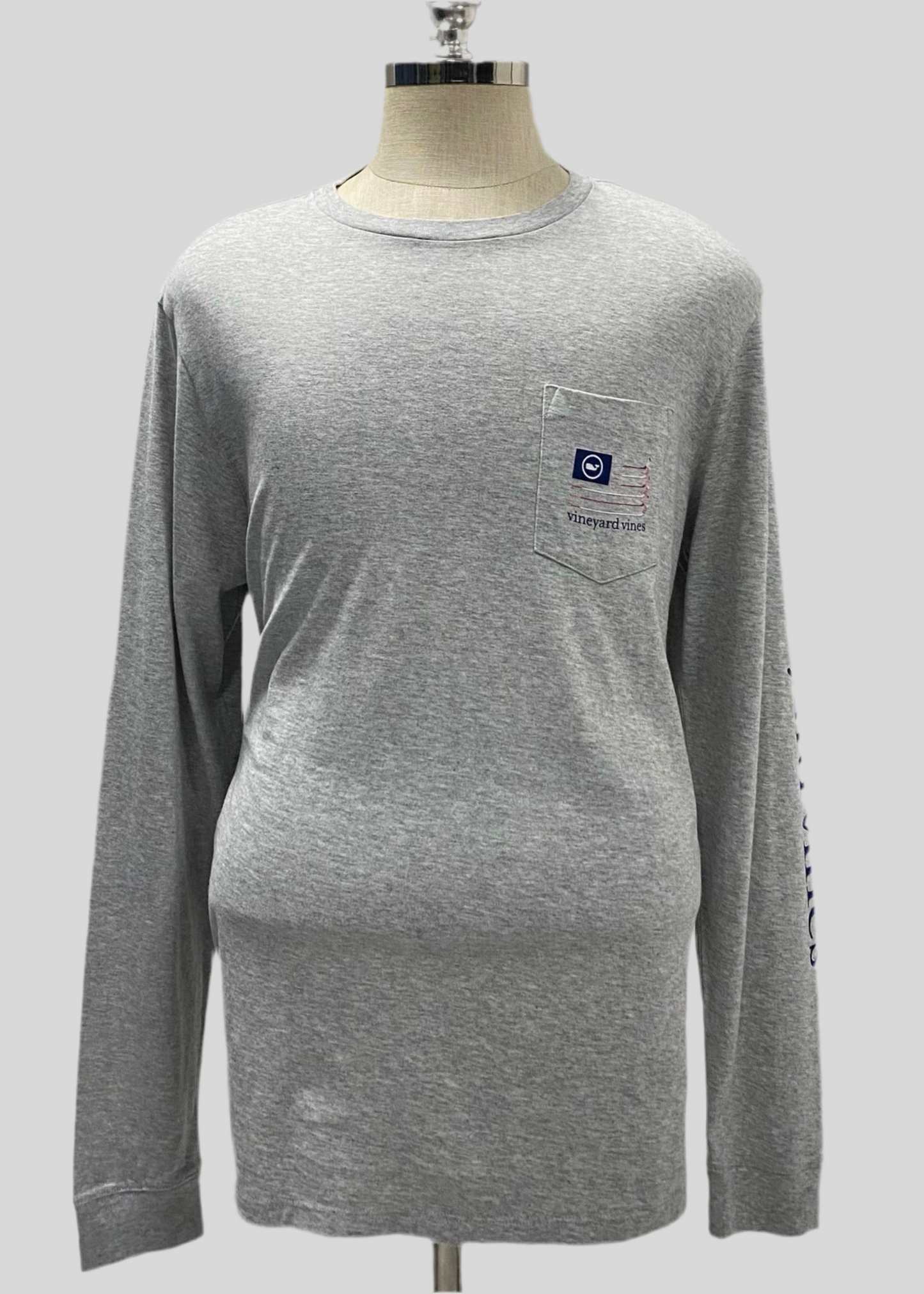 Camiseta de bolsillo Vineyard Vines 🐳 color gris claro con Diseño de ballena en azul y rojo Talla Large