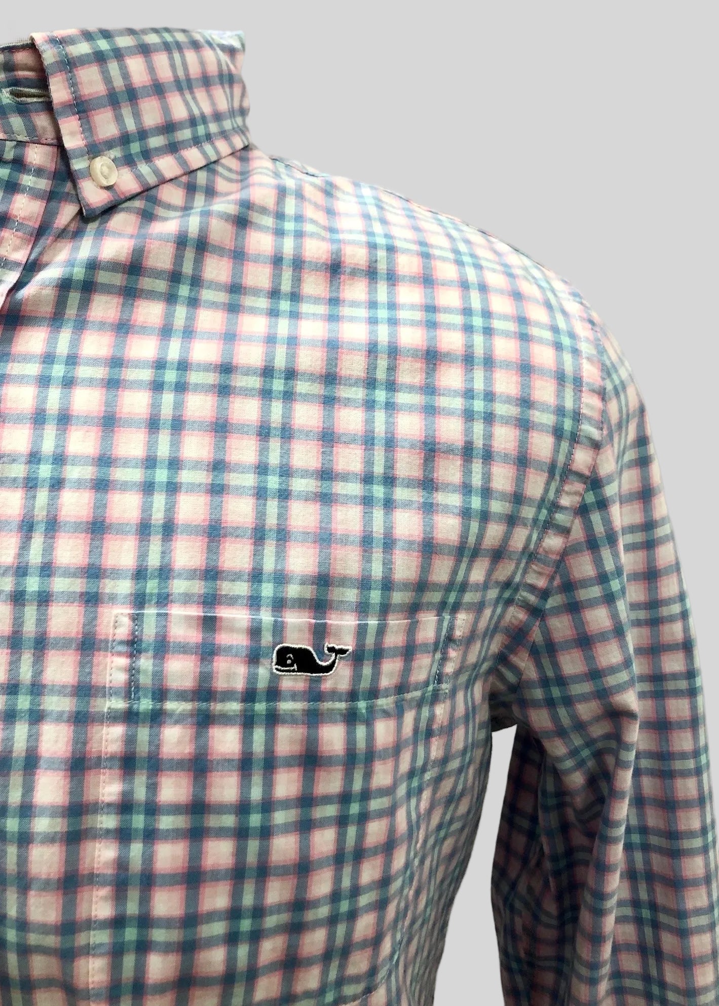 Camisa de botones Vineyard Vines 🐳 de cuadros en color azul, rosado y turquesa Talla M Entalle Slim Fit