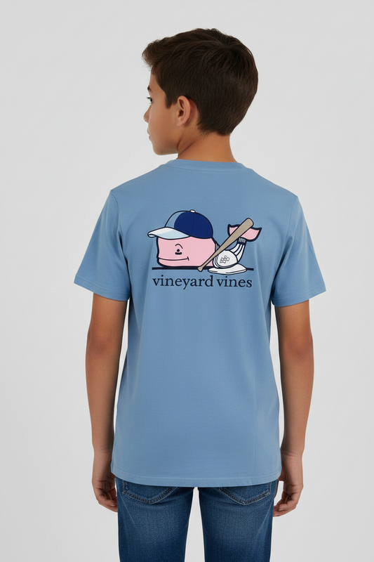 Camiseta de niño marca Vineyard Vines 🐳 color celeste con Diseño de Ballena y Beisbol Talla L
