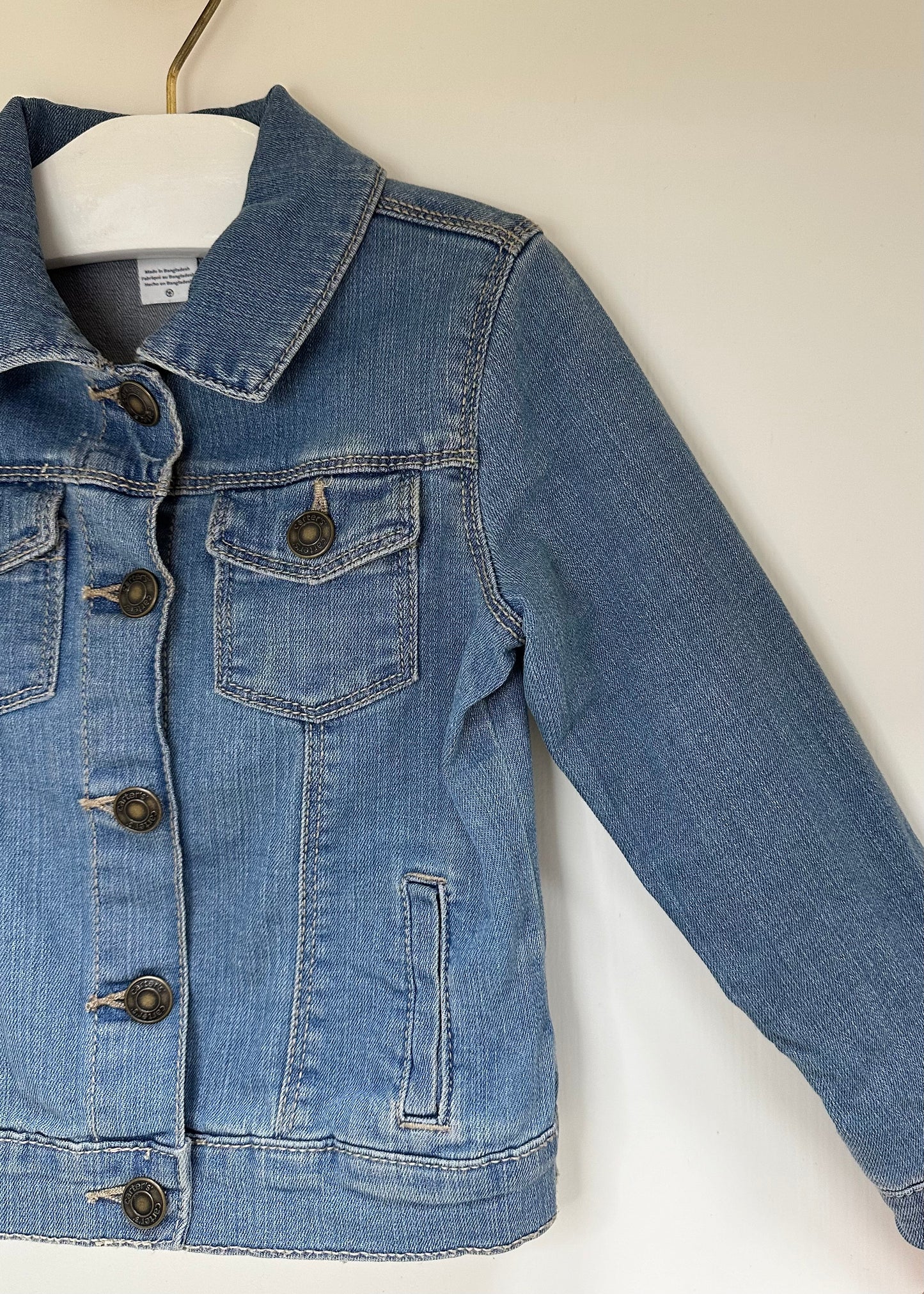 Chaqueta de Jeans de niña Carter’s🪁 color azul oscuro talla 4