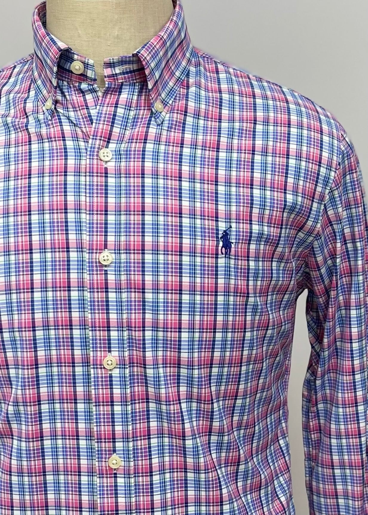 Camisa Polo Ralph Lauren 🏇🏼 color blanco con patrón de cuadros rosado y azul Talla M Entalle Slim Fit