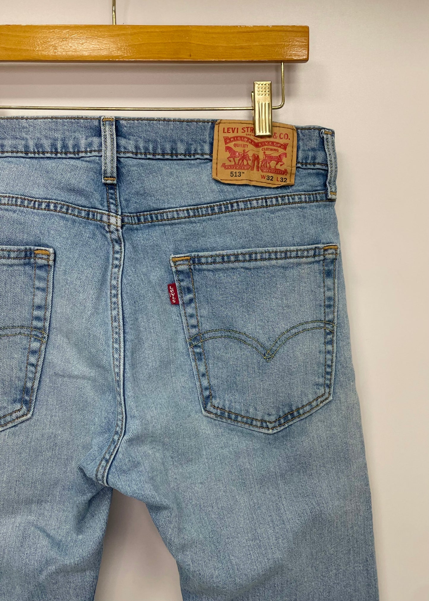 Pantalón jeans color azul claro Levis Strauss Talla 32x32 Corte Straight Fit