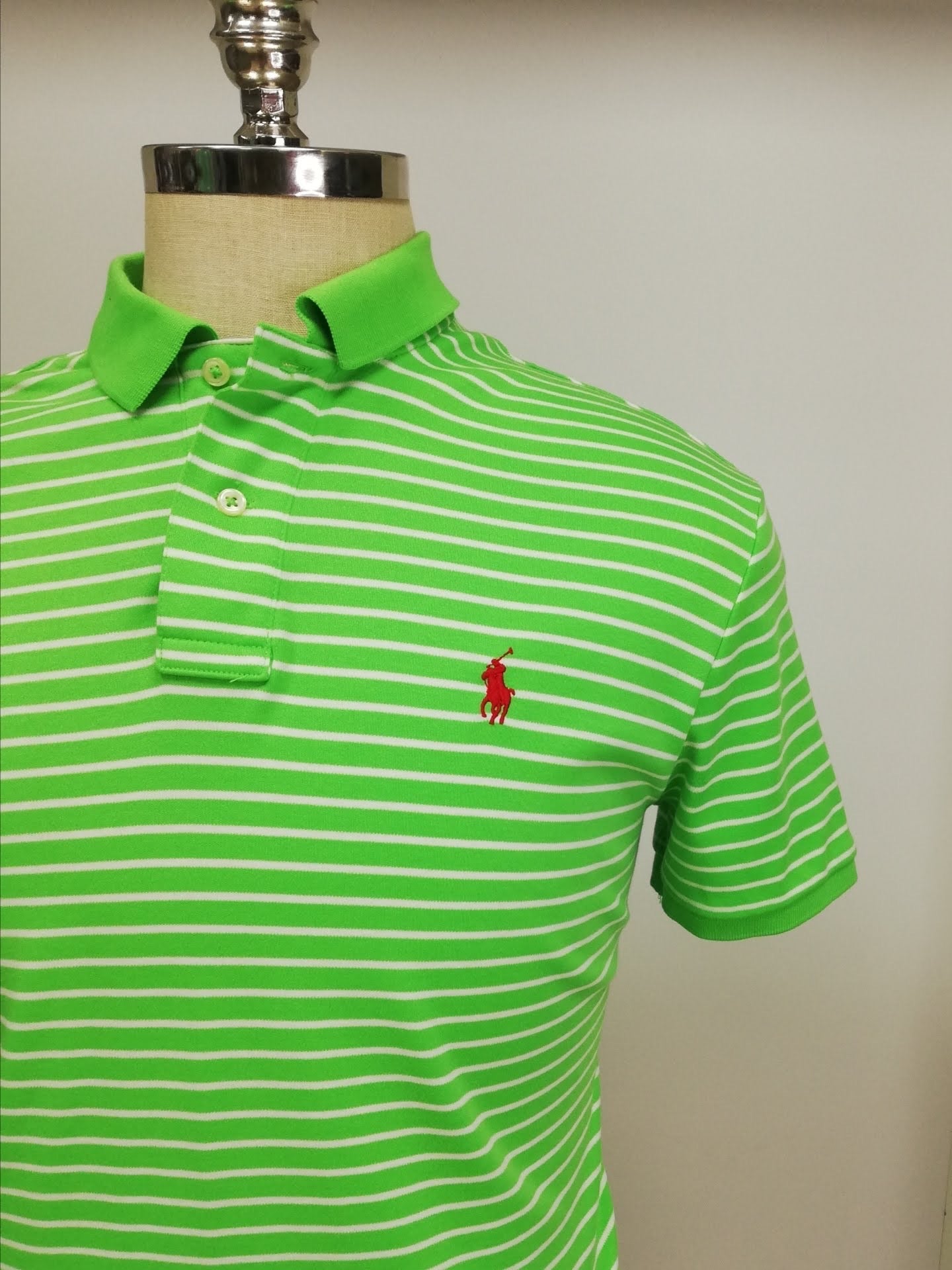Camiseta Polo Ralph Lauren 🏇🏼 Color verde con patrón de rayas color blanco Talla L Entalle Regular (ver descripción)