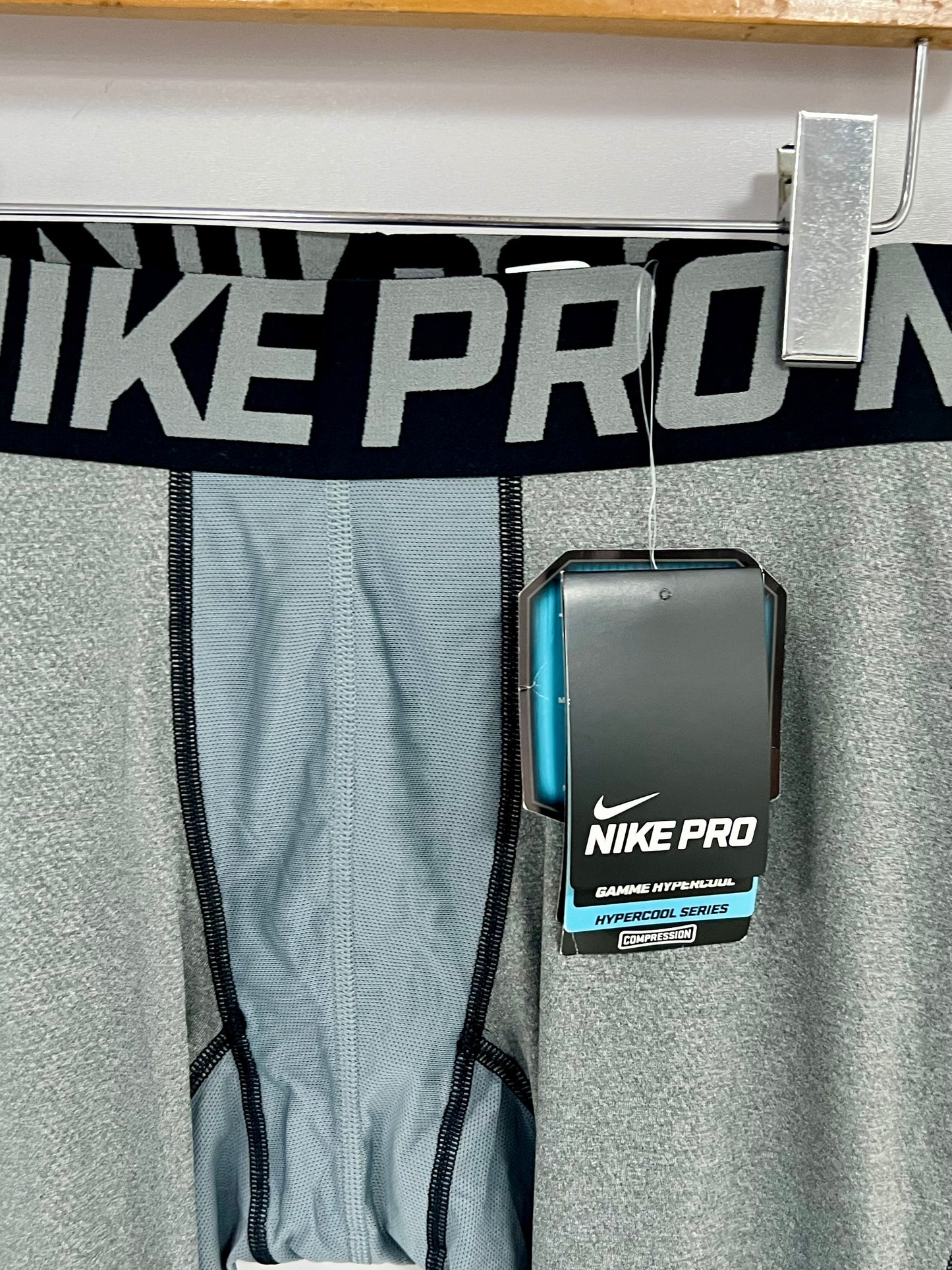 Malla de entrenamiento licra Nike ✔️ Pro Dri-FIT de 3/4 de largo para hombre en Color gris y cintura en negro Talla L