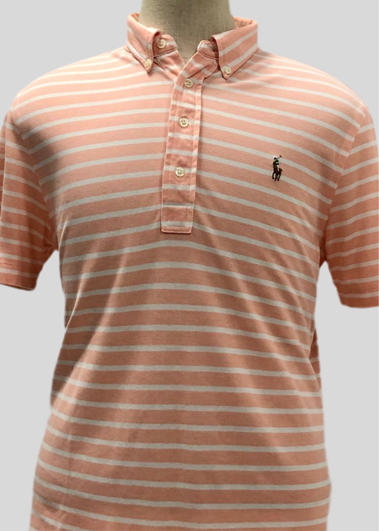 Camiseta Polo Ralph Lauren 🏇🏼 (Knit Oxford) color blanco con patrón del rayas en naranja claro Talla L Entalle Regular