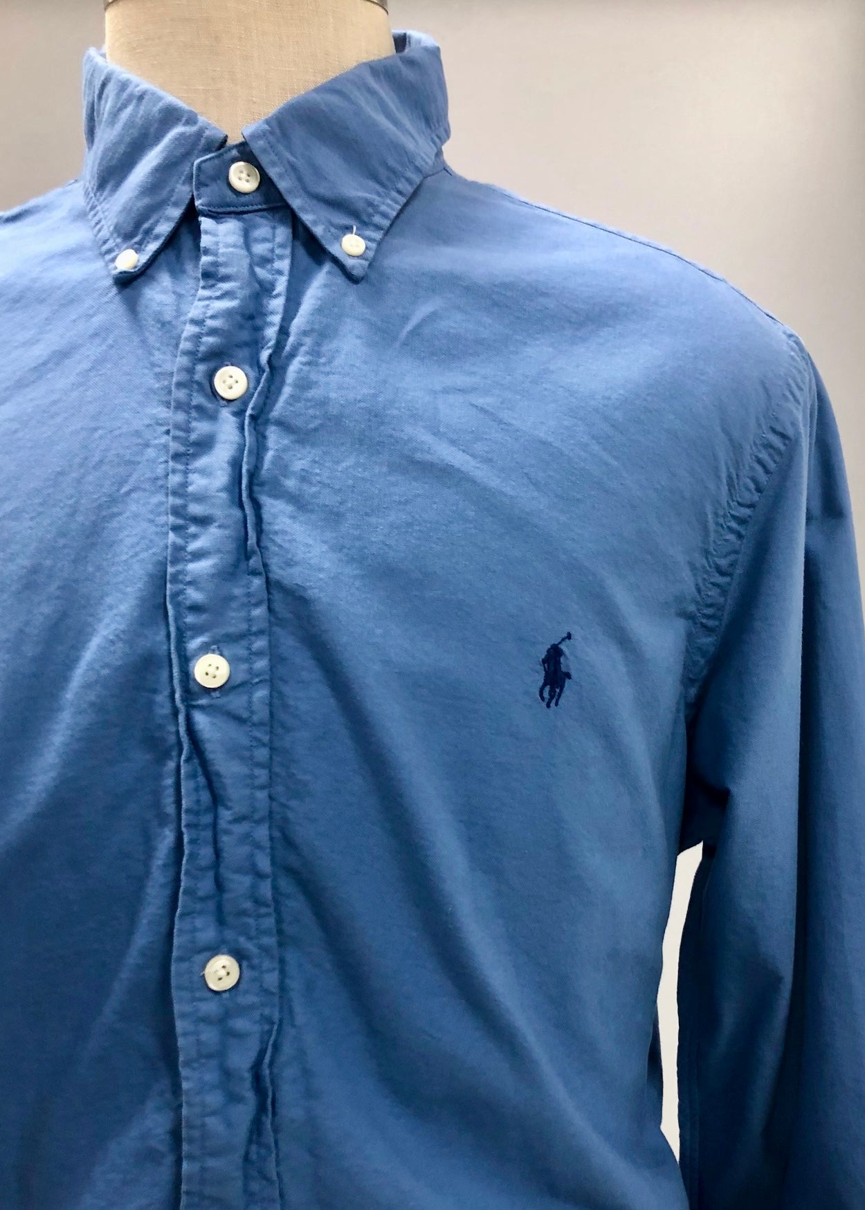 Camisa de botones Polo Ralph Lauren 🏇🏼 Oxford en color azul grisáceo Talla XL Entalle Clásico