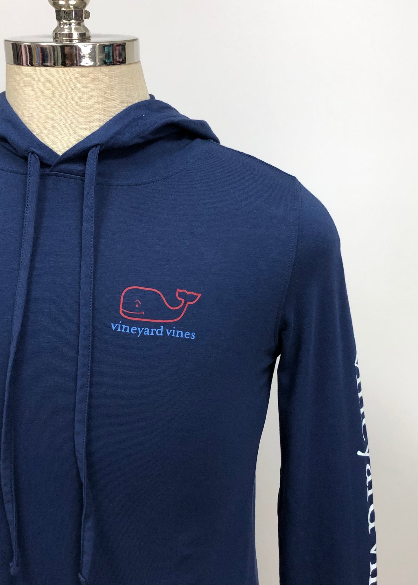 Camiseta con capucha Vineyard Vines 🐳 color azul navy con Diseño de Ballena Talla XS