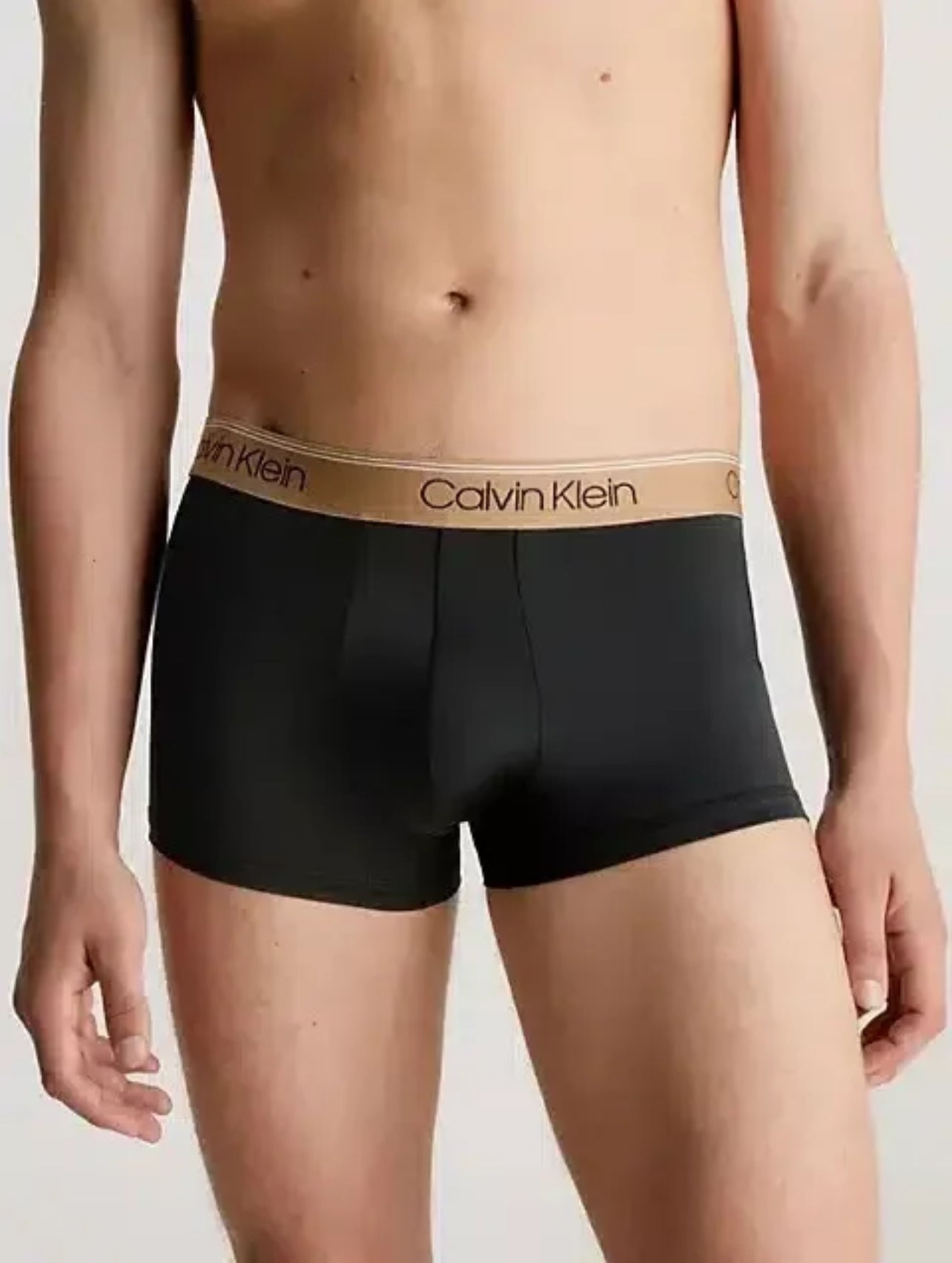 Paquete de 3 Calzoncillos tipo Boxer Calvin Klein de Microfibra Stretch en negro con cintura en dorado, blanco y negro - Tela ligera en Talla XL