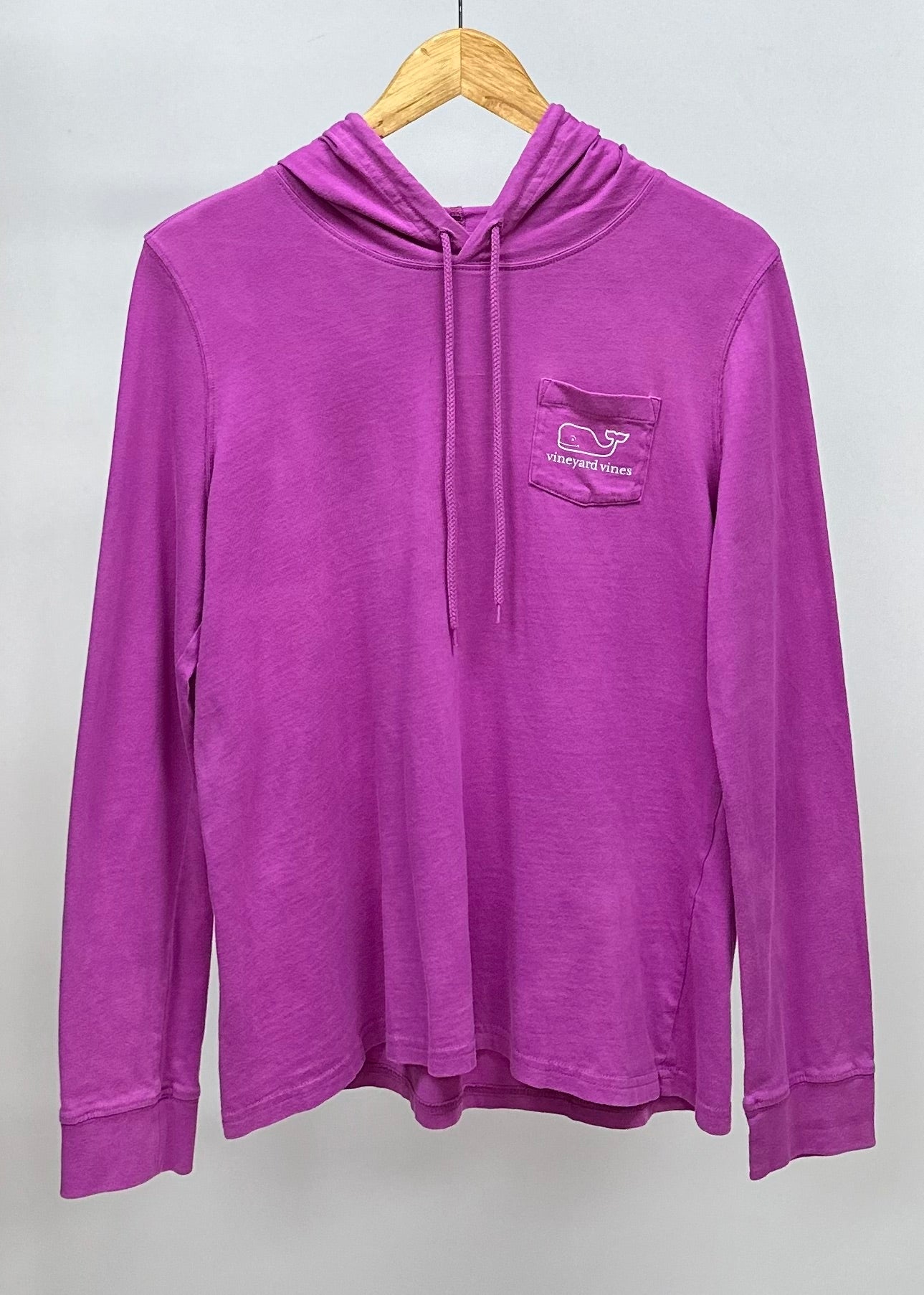 Camiseta con capucha de mujer Vineyard Vines 🐳 color fucsia y logo en blanco con bolsillo Talla M