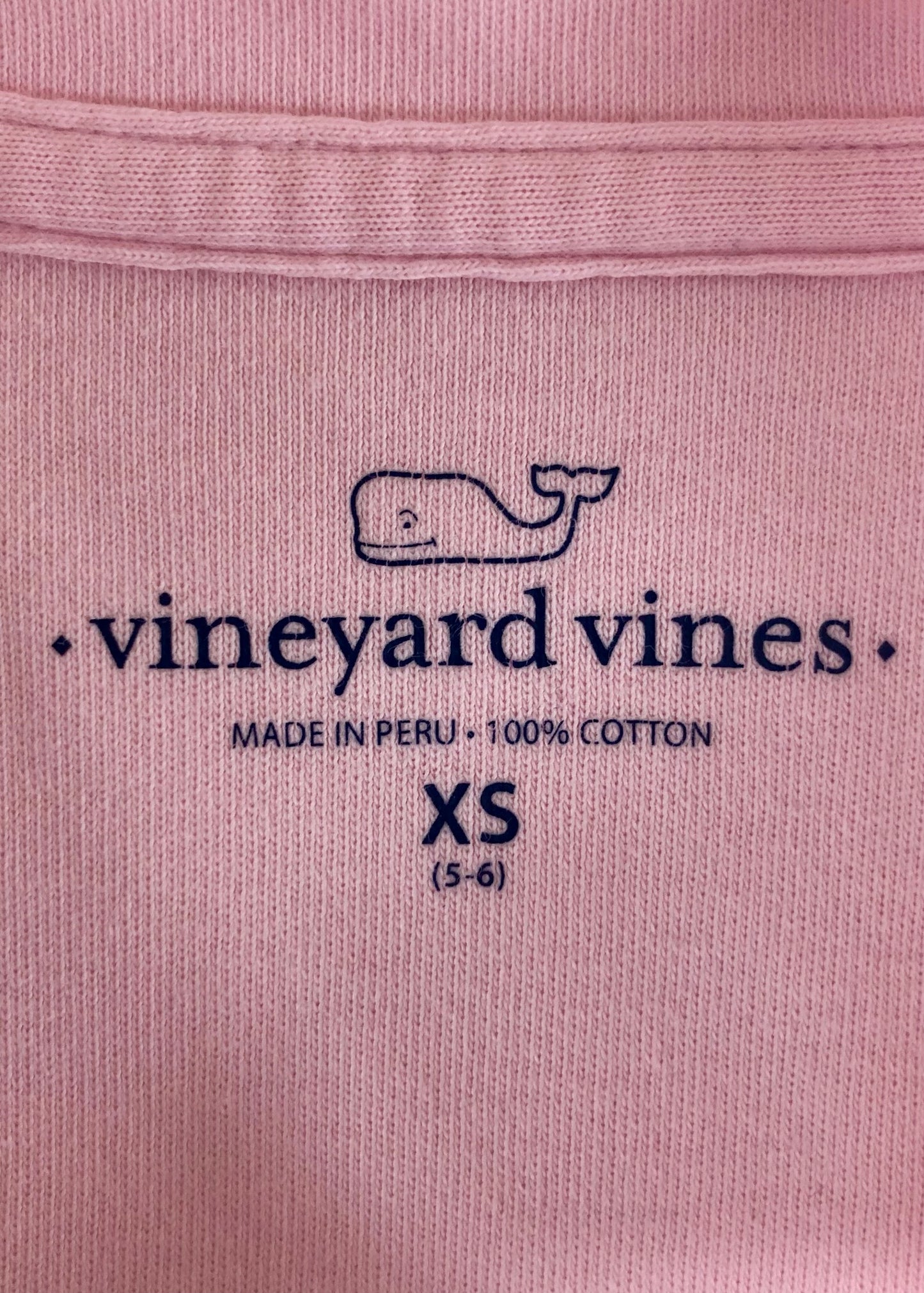 Sueter Jersey de niña Vineyard Vines 🐳 color rosado claro con logo azul navy Talla XS (5-6)