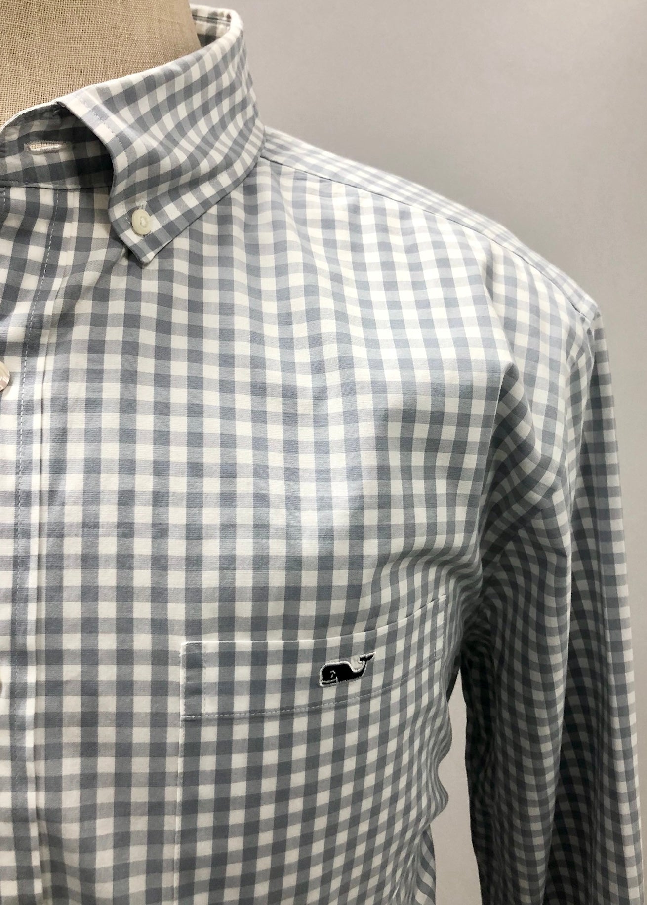 Camisa de botones Vineyard Vines 🐳 de cuadros gingham grandes en color gris y blanco Talla L Entalle Clásico
