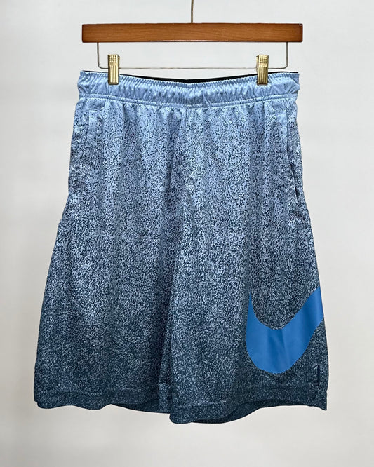 Short Deportivo Nike ✔️ Tela performance color celeste con degradado en azul oscuro talla M