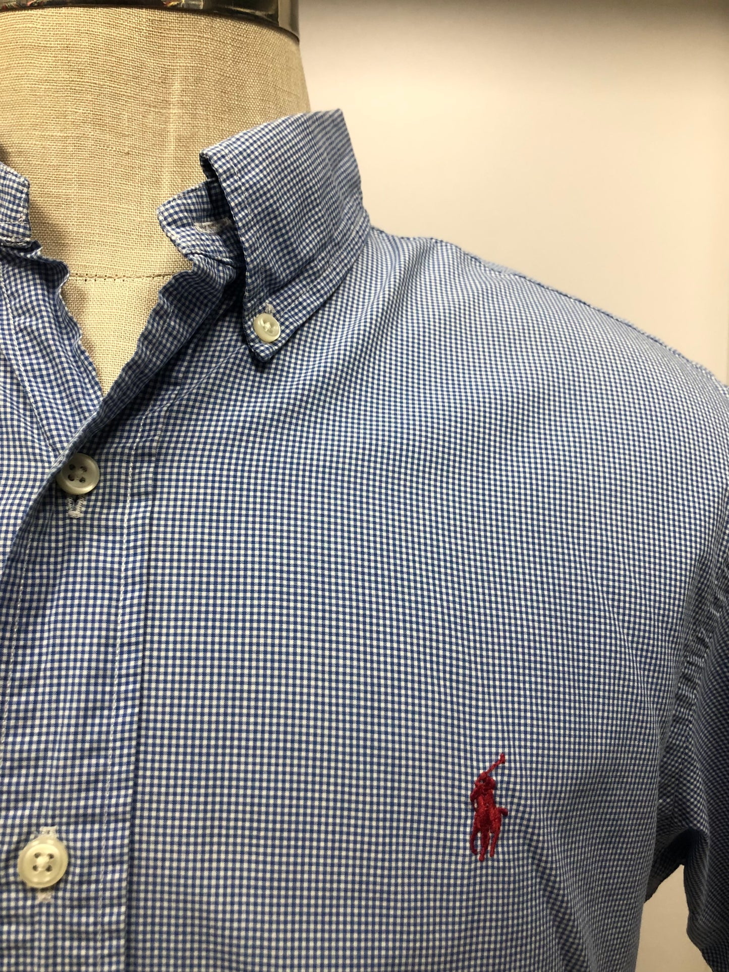 Camisa Polo Ralph Lauren 🏇🏼 color blanco con patrón de cuadros finos en azul Talla M Entalle Clásico