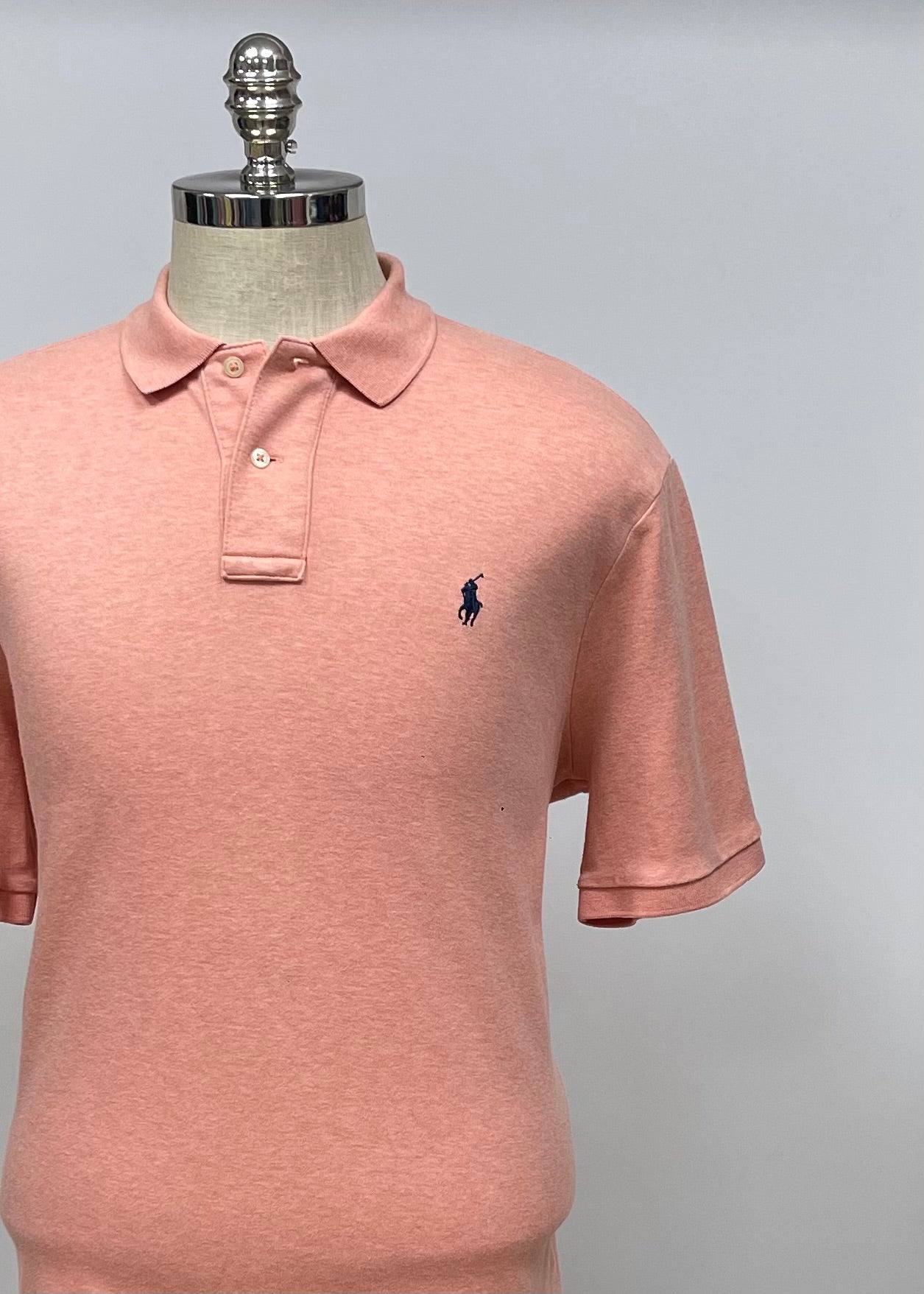 Camiseta Polo Ralph Lauren 🏇🏼 color naranja claro y logo azul navy Talla L Entalle Clásico