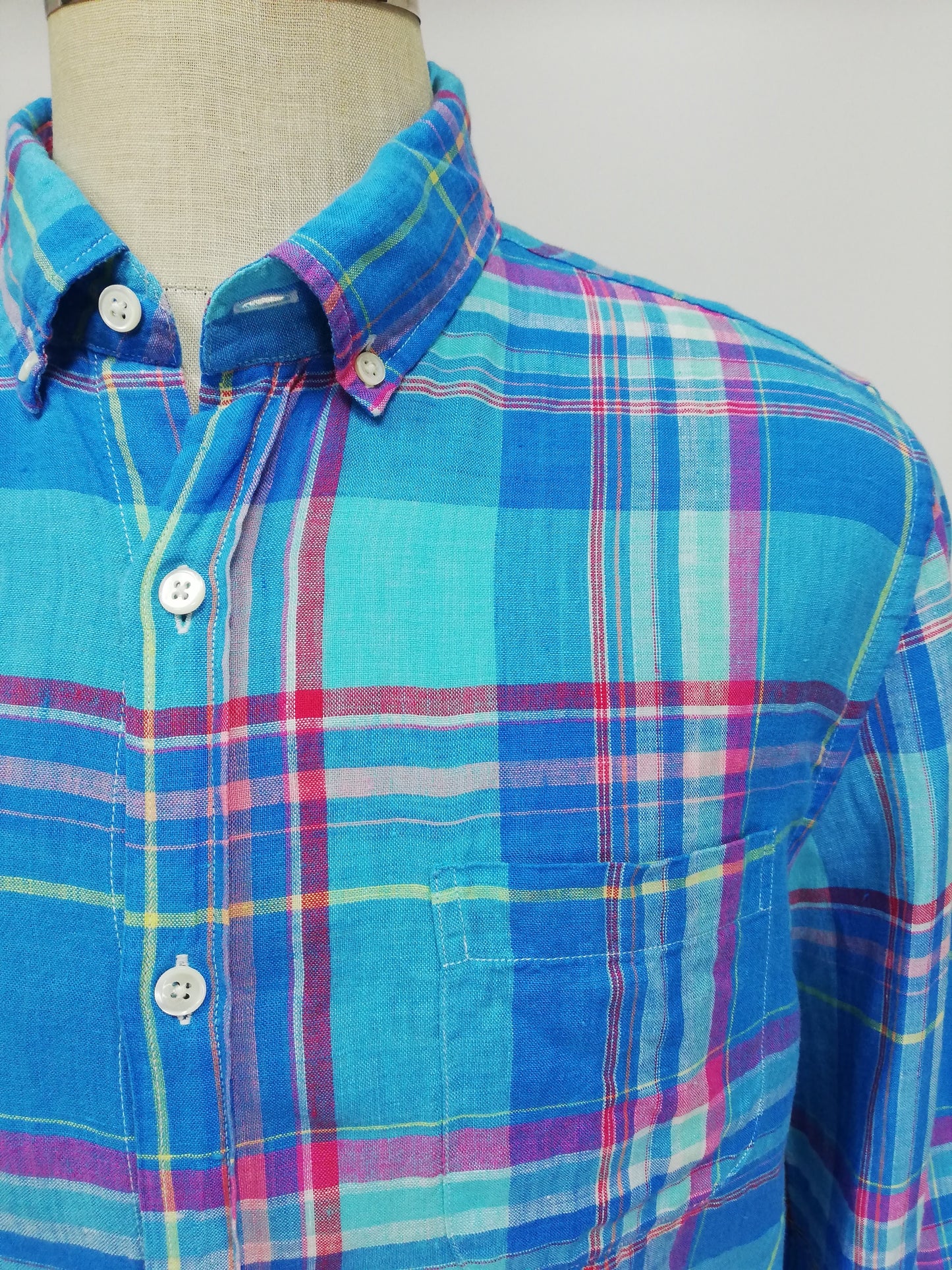 Camisa de botones Vineyard Vines 🐳 De Lino color turquesa con patrón de cuadros en azul y rosado Talla L Entalle Slim Fit