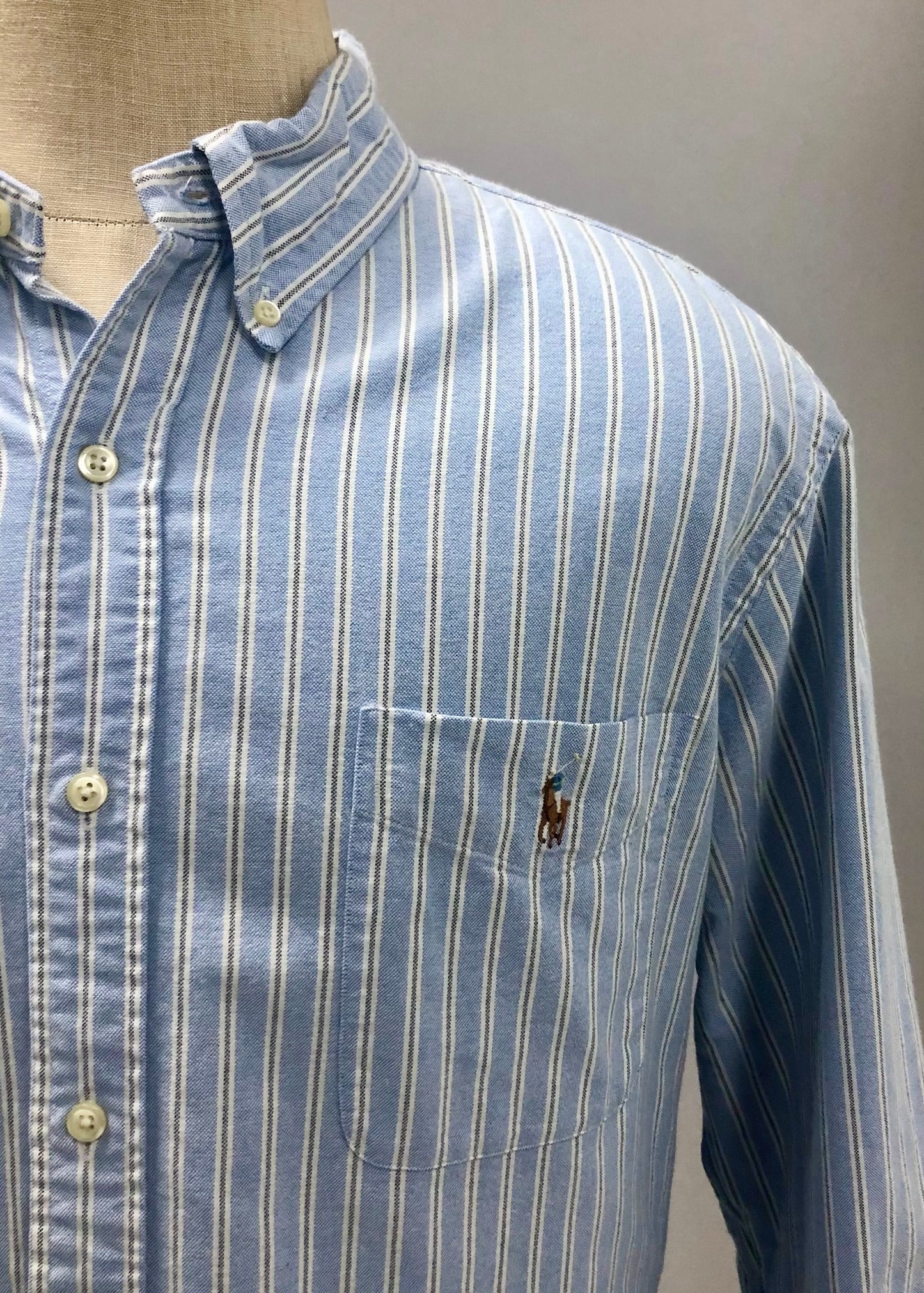 Camisa Polo Ralph Lauren 🏇🏼 Oxford de rayas en color celeste, negro y blanco Talla XXL Entalle Regular