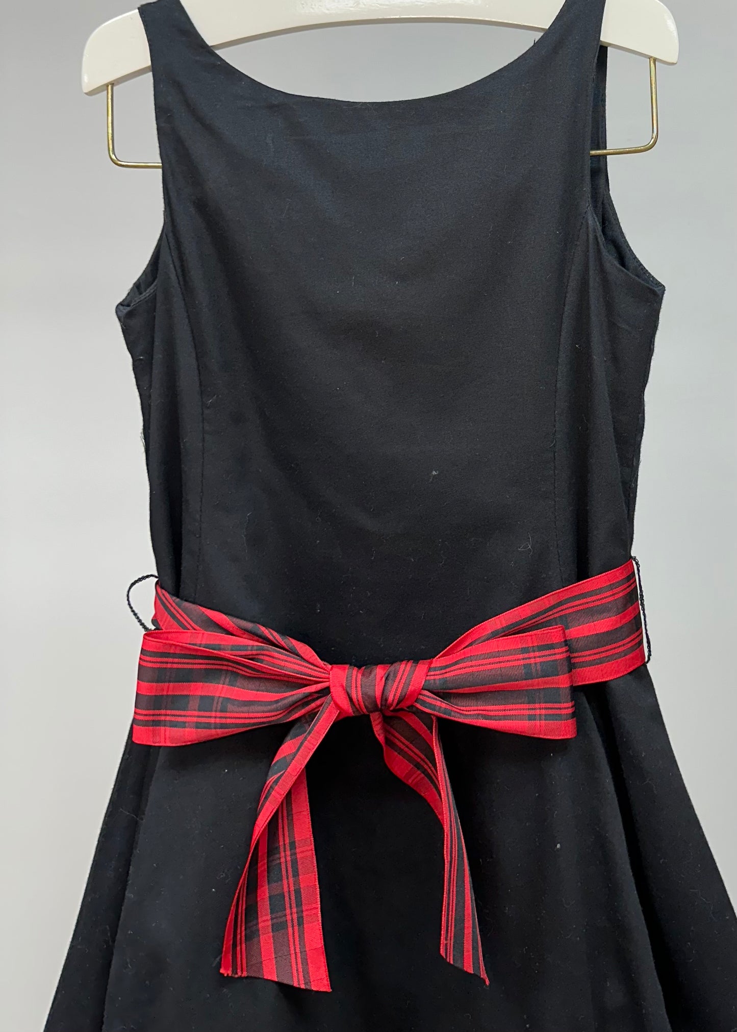 Vestido de niña Polo Ralph Lauren🏇 Color negro con lazo rojo y negro Talla 5