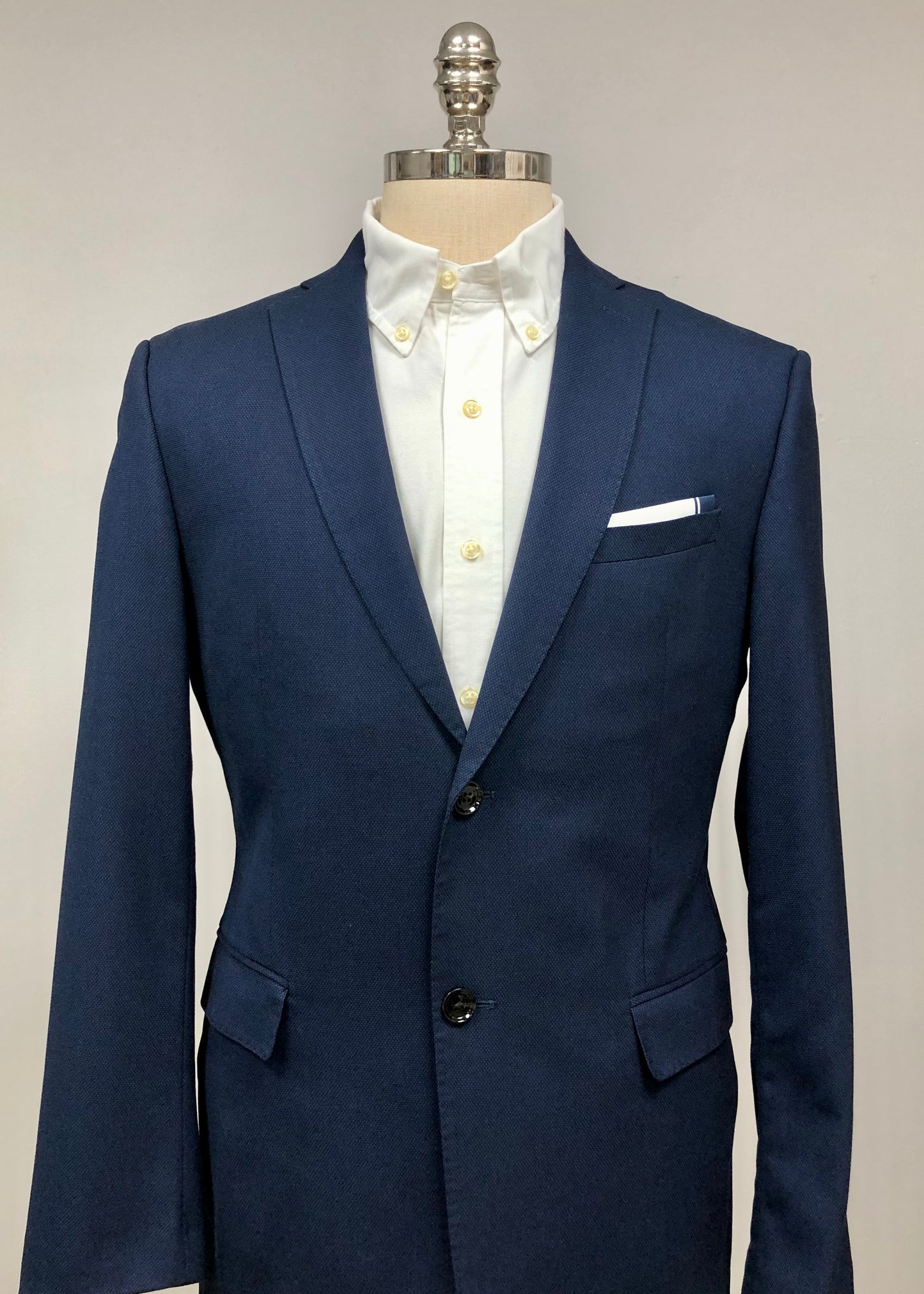 Chaqueta Blazer Zara 🇪🇸 de Corte Slim Fit en tono azul navy Talla Large (42)