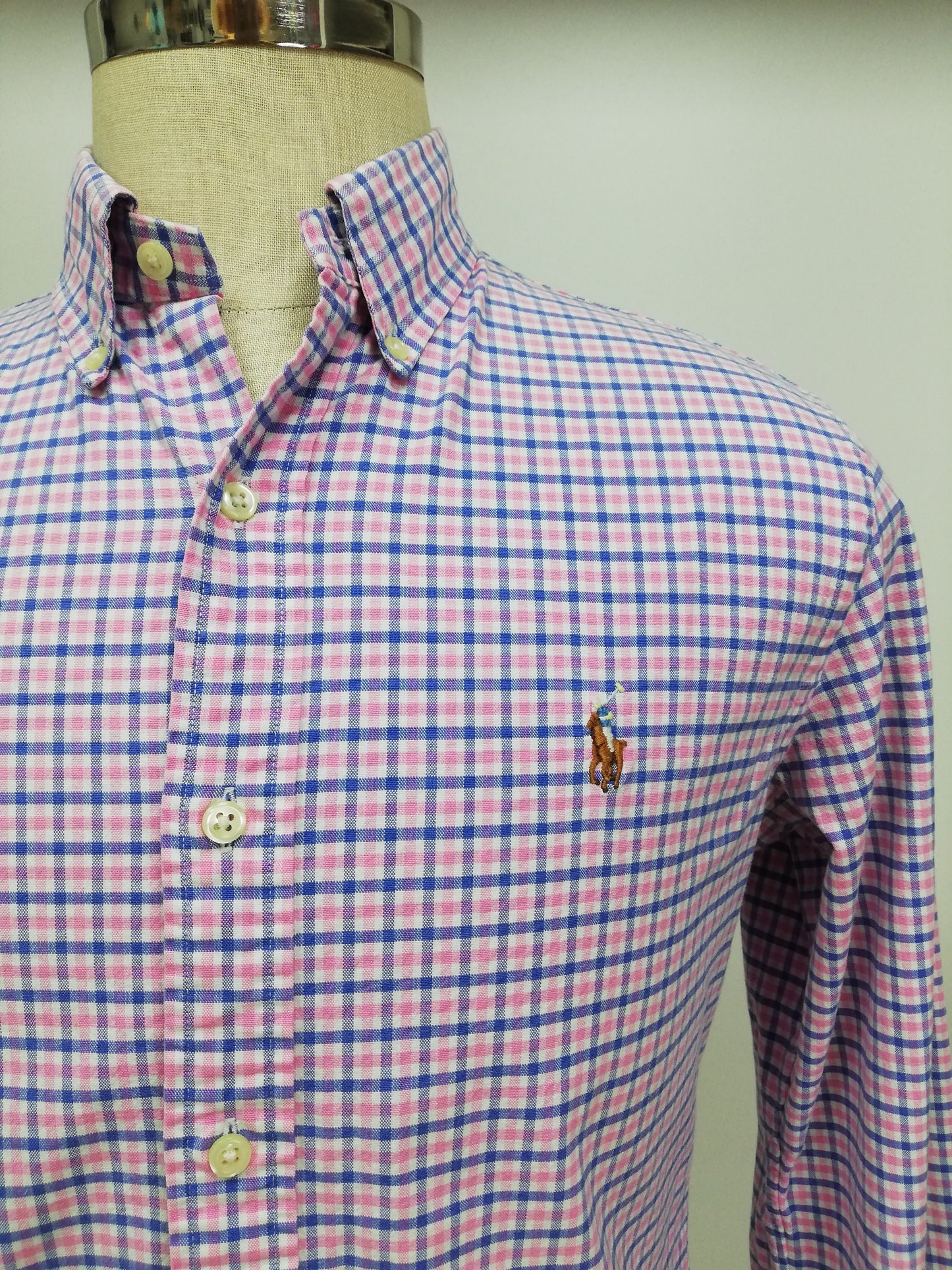 Camisa Polo Ralph Lauren 🏇🏼 Oxford color blanco con patrón de cuadros rosado y azul Talla M Entalle Slim Fit