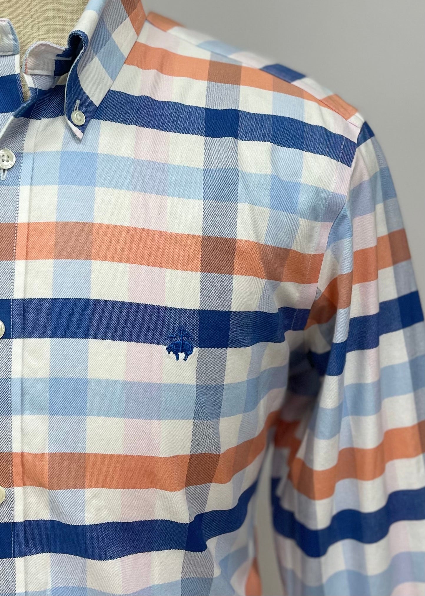 Camisa Brooks Brothers 🐑 color blanco con cuadros tartán en azul, naranja y celeste Talla M Entalle Regular