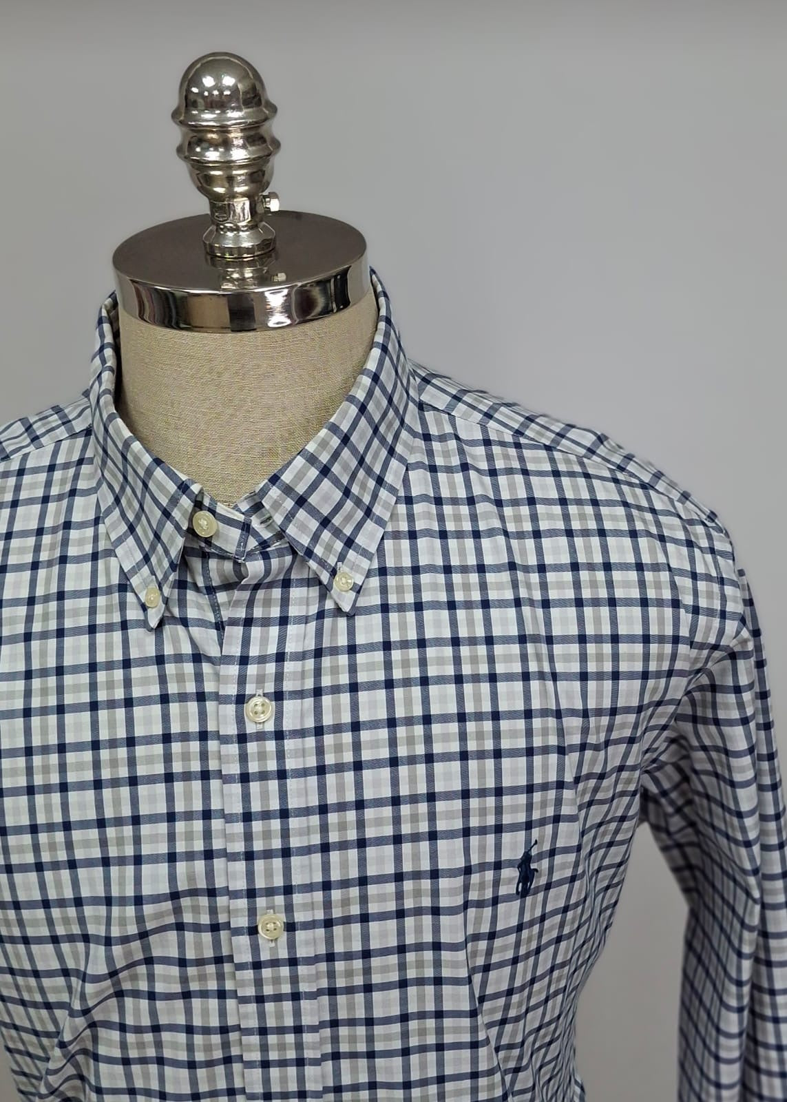 Camisa Polo Ralph Lauren 🏇🏼 color blanco con patrón de cuadros azul y gris Talla XL Entalle Clásico