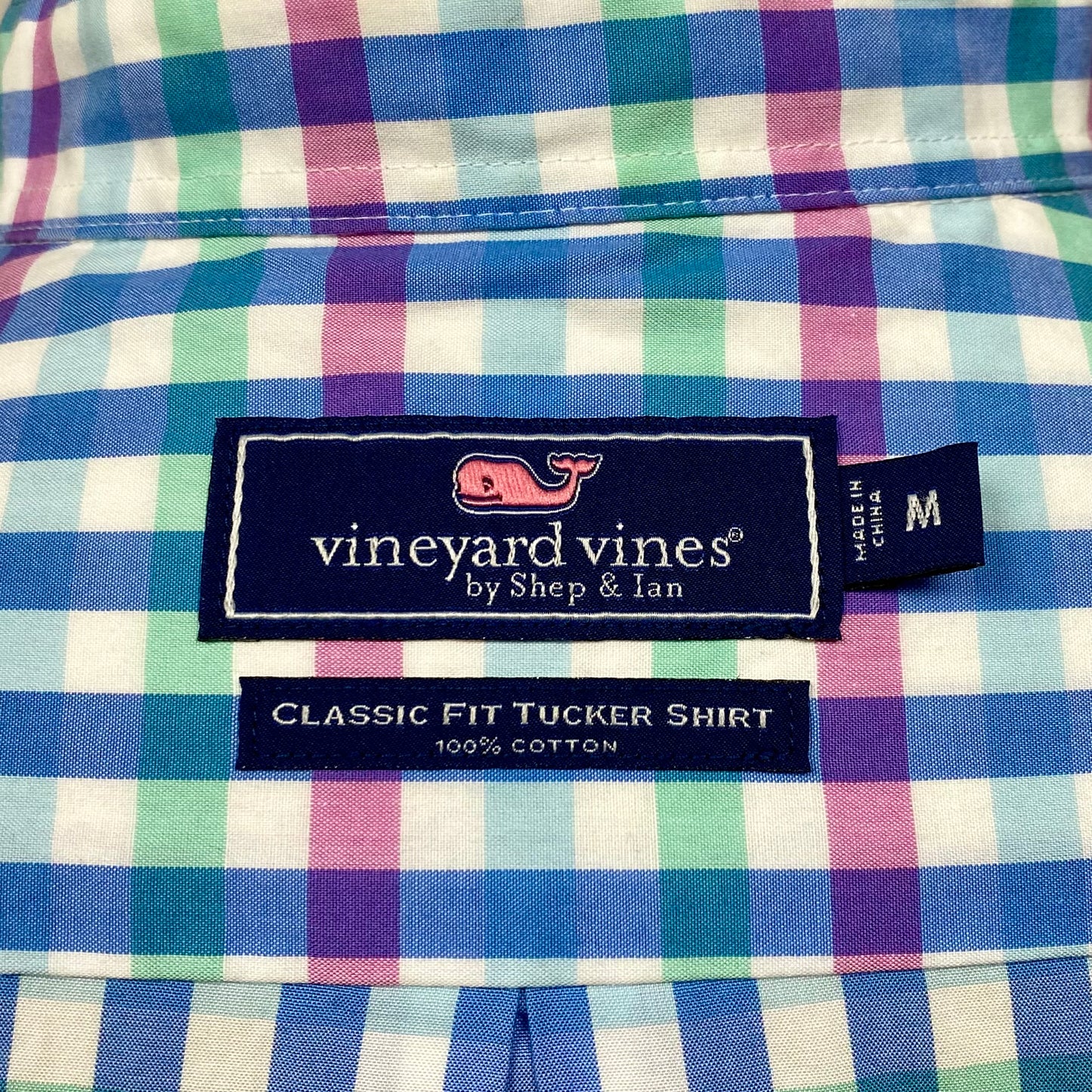 Camisa de botones Vineyard Vines 🐳 color blanco de cuadros en color verde, celeste y rosado intenso Talla M Entalle Clásico