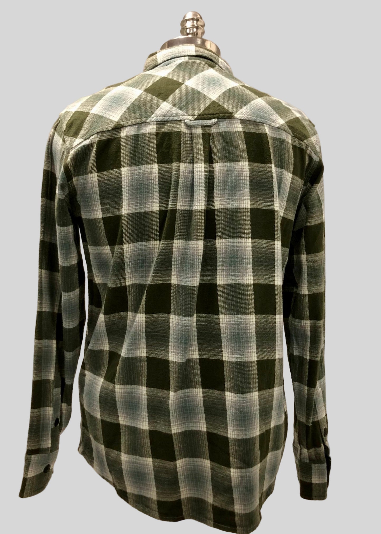 Camisa de botones Canyon Guide ⛰️ de cuadros tartán en color verde oliva, azul y blanco Talla M Entalle Regular