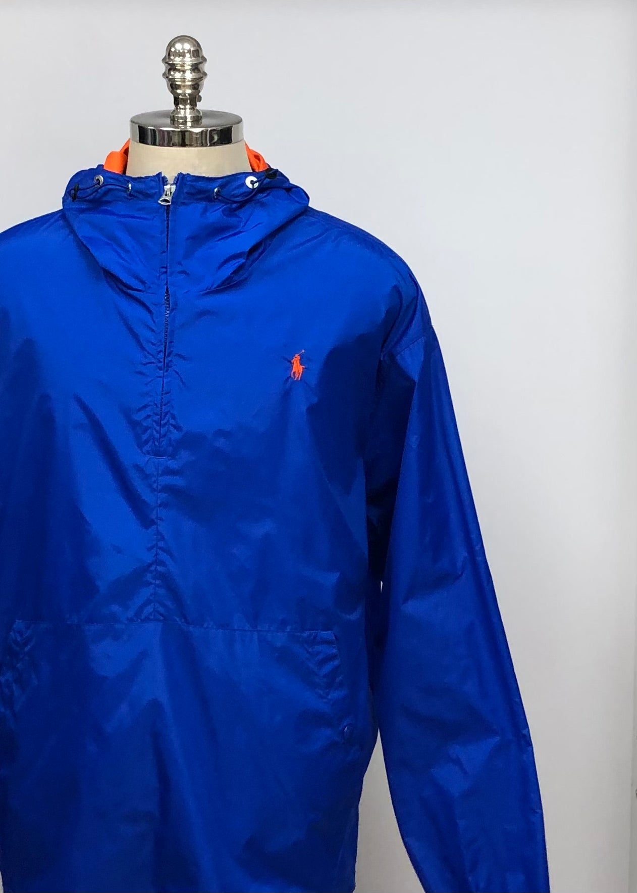 Jacket con capucha Polo Ralph Lauren 🏇🏼 Impermeable color azul intenso y con zíper de 1/4 con logo en color naranja Talla XL