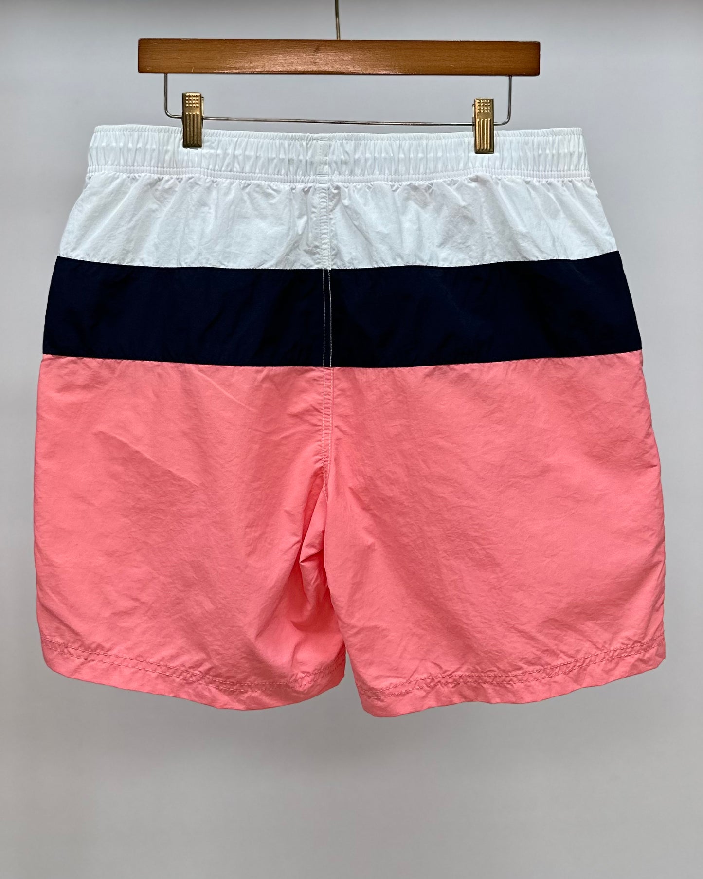 Shorts de baño Nautica ⚓️ con franjas en color blanco, azul navy y rosado talla L