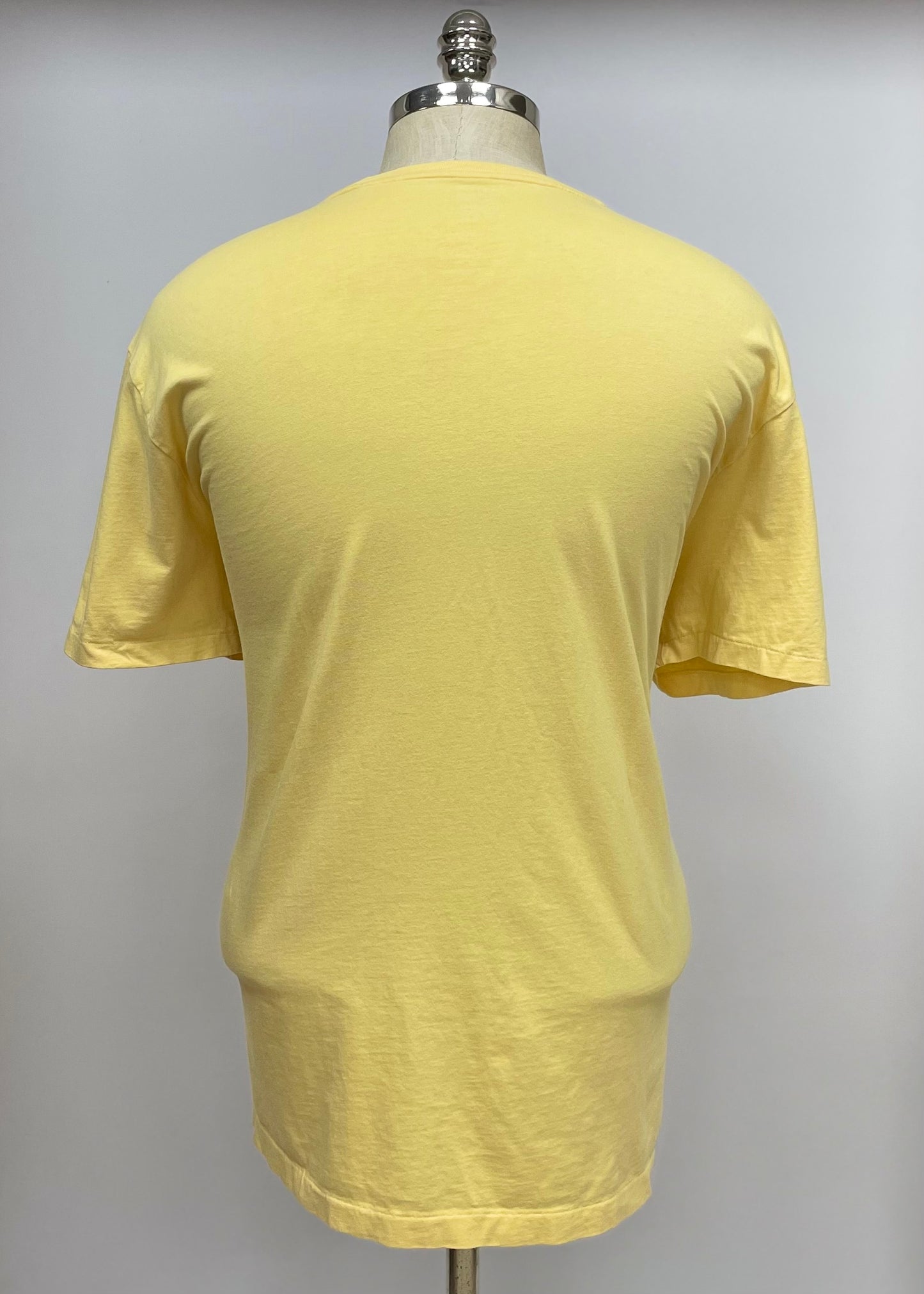 Camiseta cuello redondo Polo Ralph Lauren 🏇🏼 color amarillo claro y logo estampado con diseño hawaiano Talla XL Entalle Clásico