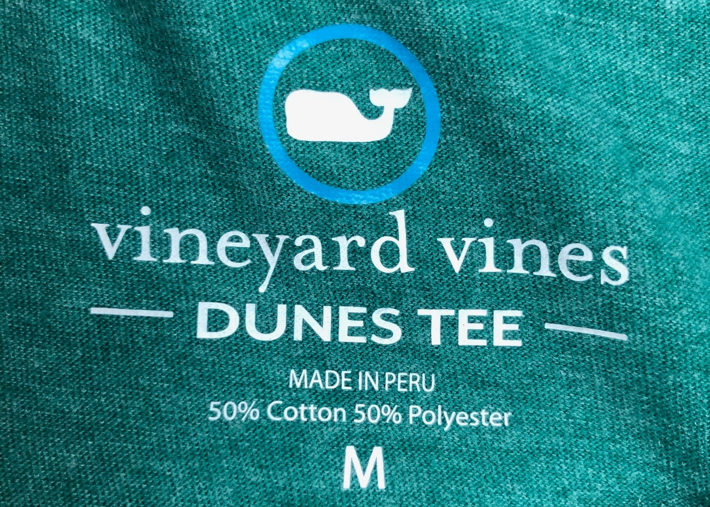 Camiseta cuello redondo Vineyard Vines 🐳 color verde esmeralda con diseño de surf Talla M