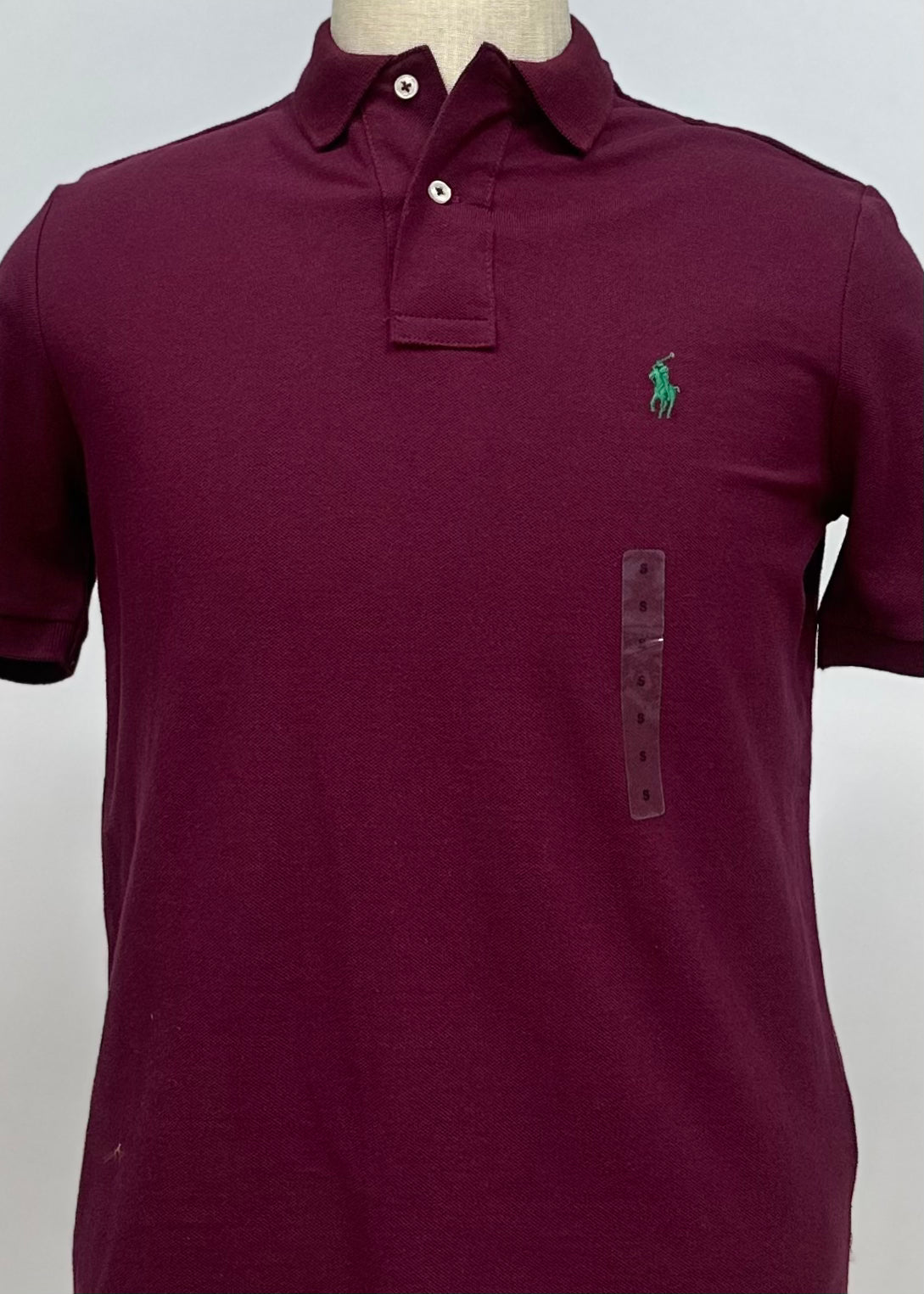 Camiseta Polo Ralph Lauren 🏇🏼 color rojo oscuro Talla M y XL Entalle Clásico