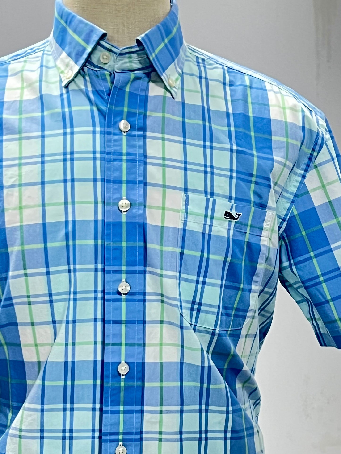 Camisa de botones Vineyard Vines 🐳 con patrón de cuadros en color azul, verde y blanco Talla M Entalle Regular