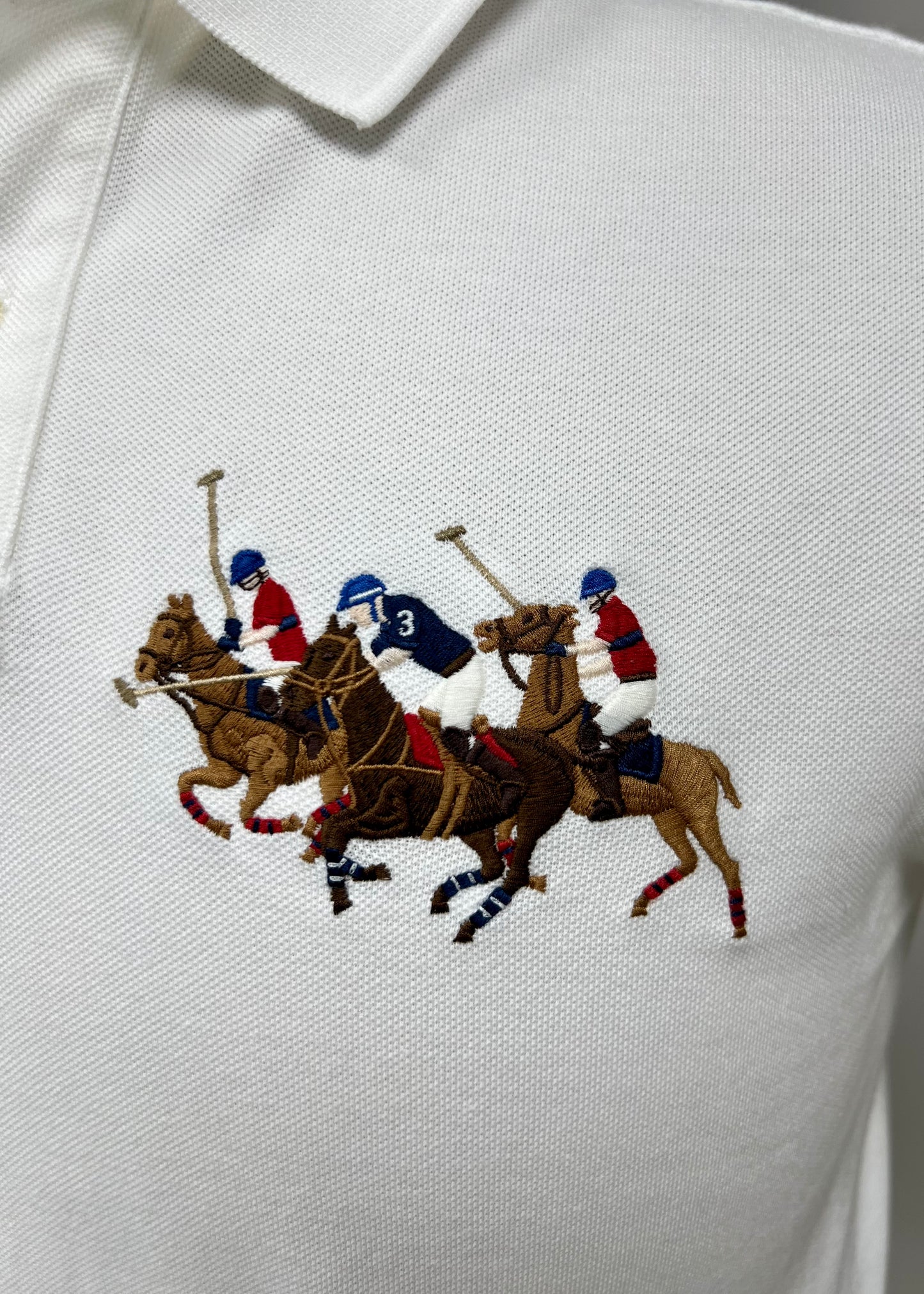 Camiseta Polo Ralph Lauren 🏇🏼color blanco con diseño de 3 caballos Talla M Entalle Custom Slim Fit