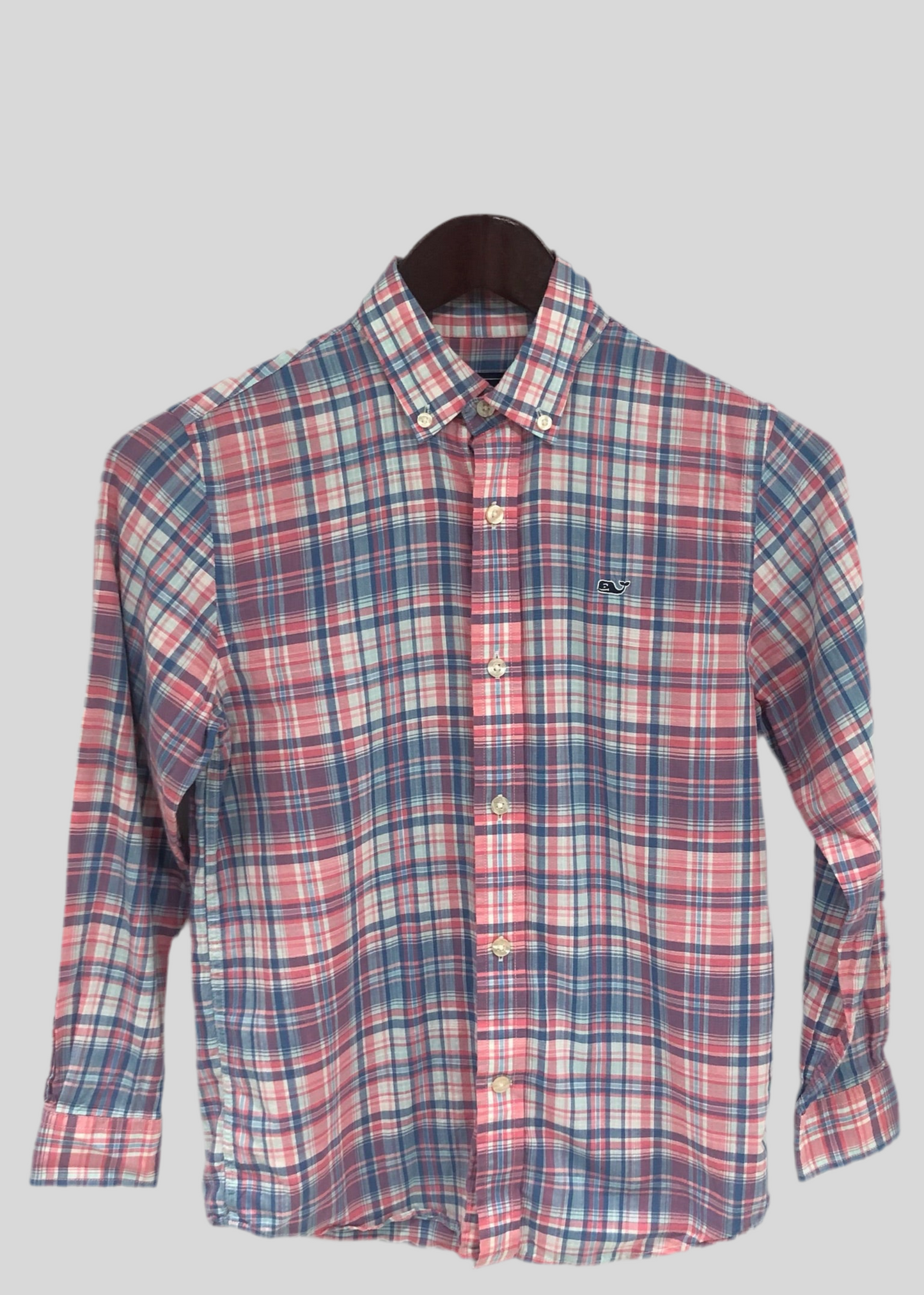 Camisa de niño Vineyard Vines 🐳 con patrón de cuadros en color rosado, azul y blanco Talla S (8-10) Entalle Regular