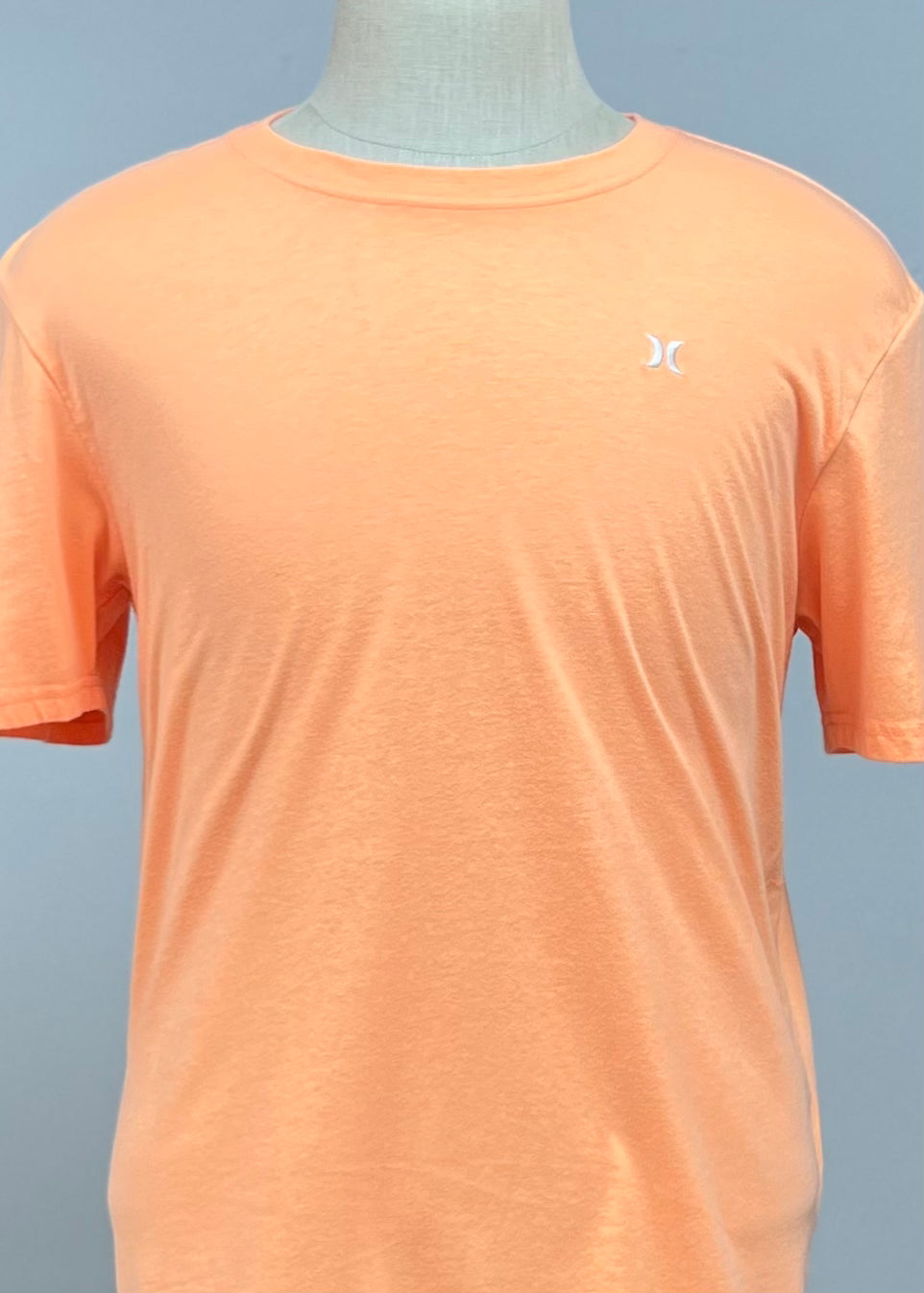 Camiseta cuello redondo Hurley 🏄🏽‍♂️ color naranja neón y logo en color blanco manga corta Talla L