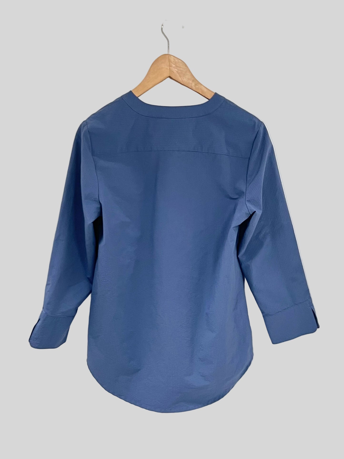 Blusa de mujer Vineyard Vines 🐳 Performance color azul grisáceo Talla S Entalle Regular