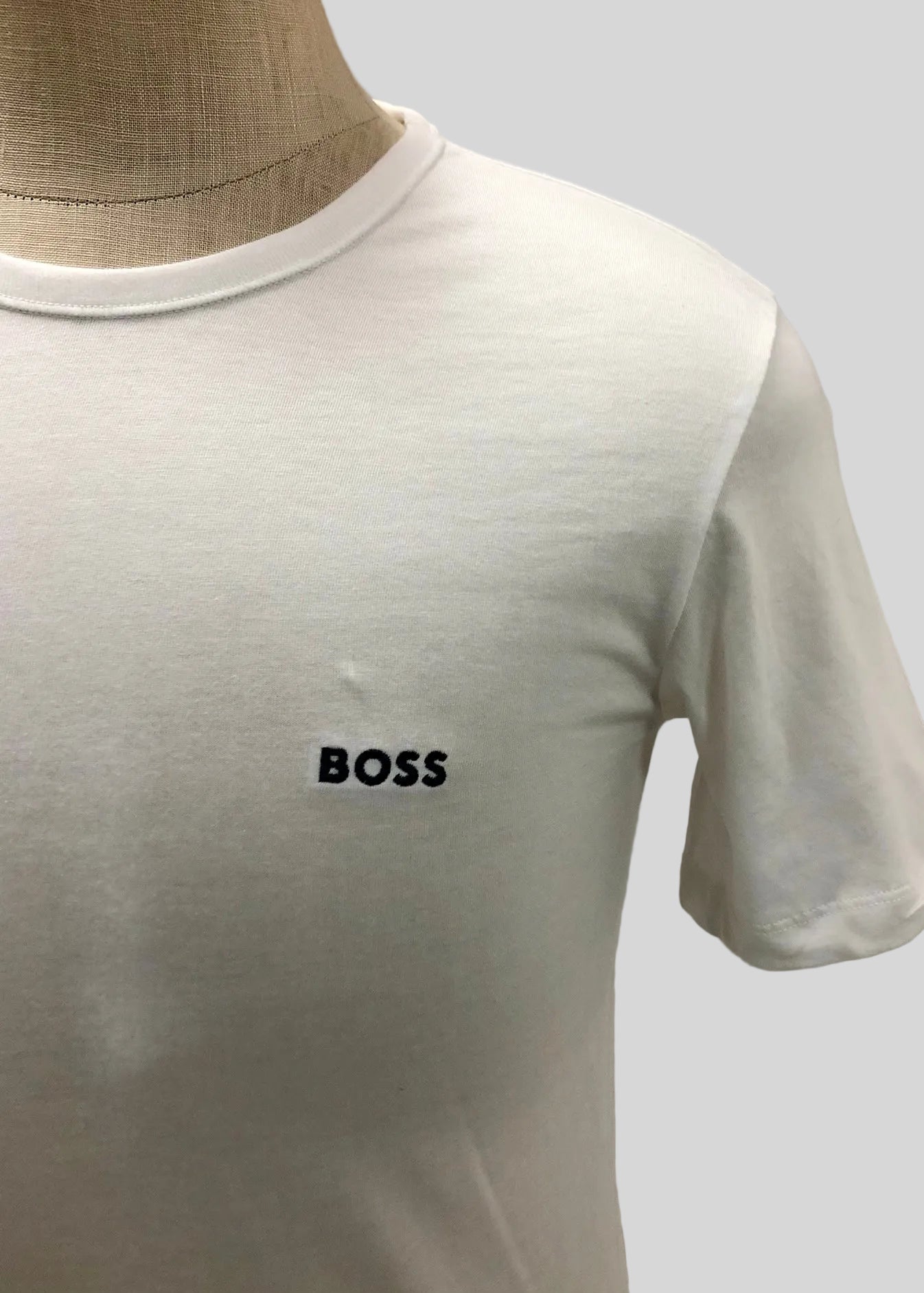 Camiseta cuello redondo Hugo Boss 🇩🇪 Tela algodón color blanco Talla S
