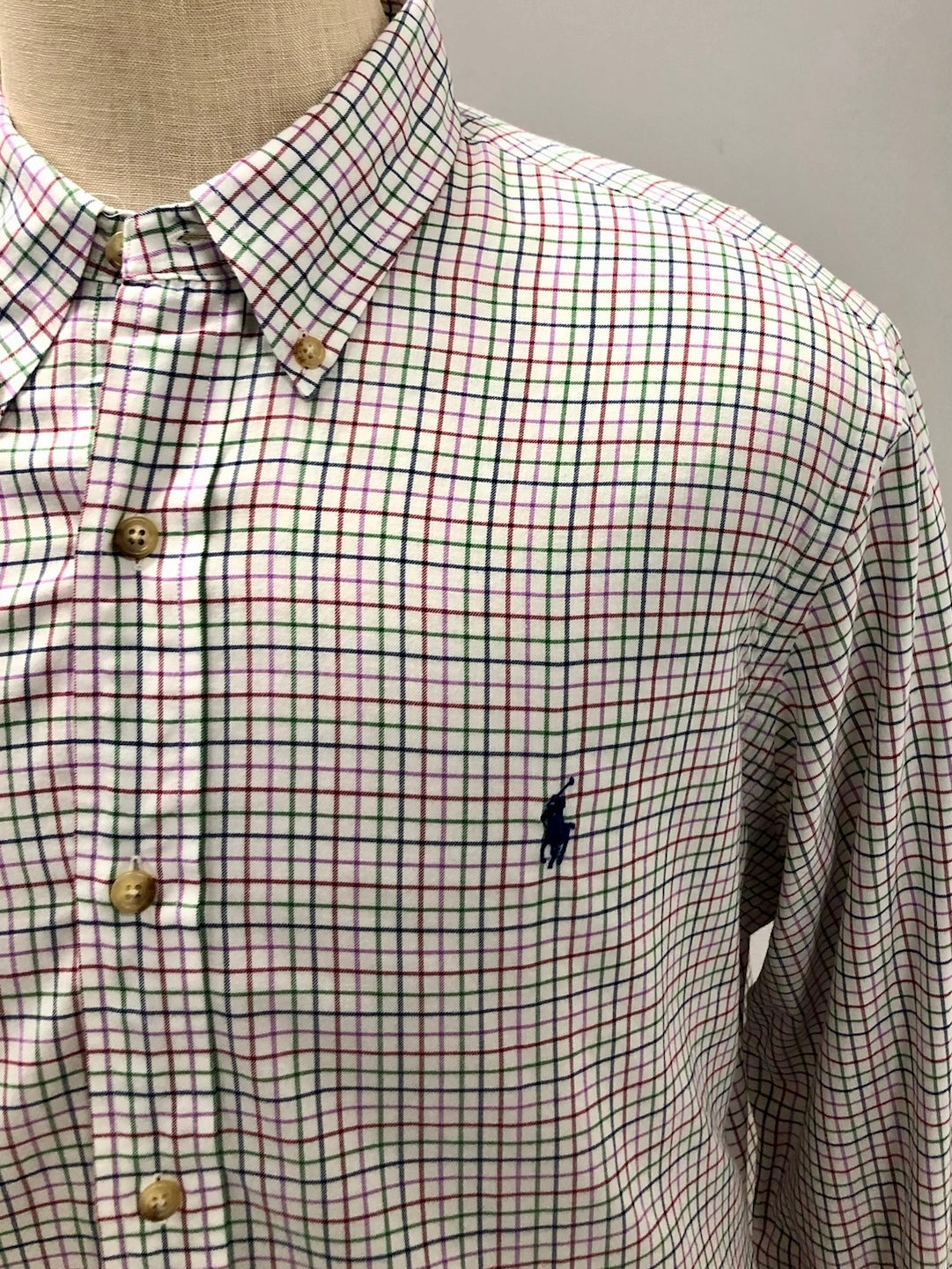 Camisa de botones Polo Ralph Lauren 🏇🏼 color blanco de cuadros en color verde, rojo y azul Talla XL Entalle Regular