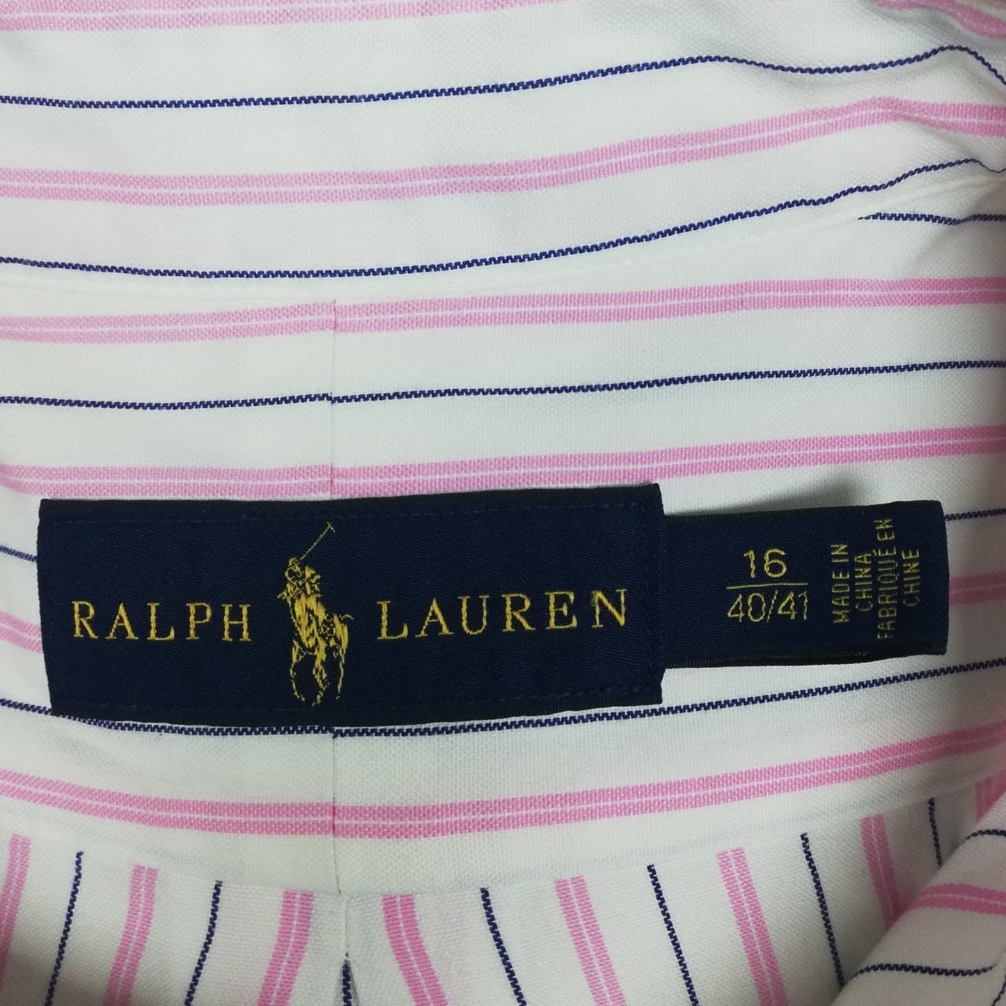 Camisa Polo Ralph Lauren 🏇🏼 color blanco con patrón de rayas en rosado y negro Talla L Entalle Regular