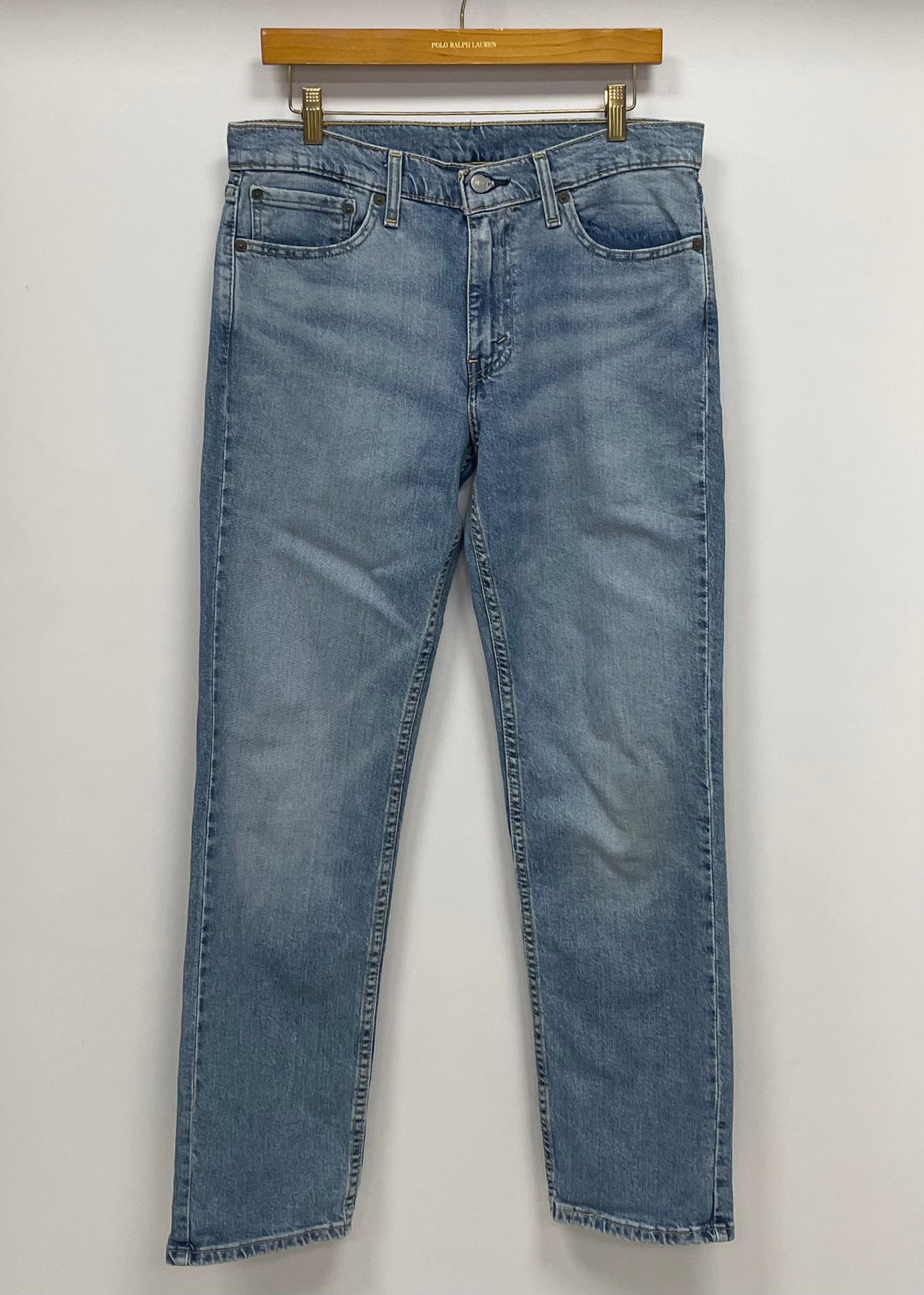 Pantalón jeans color azul claro Levis Strauss Talla 32x30 Corte Slim Fit Stretch