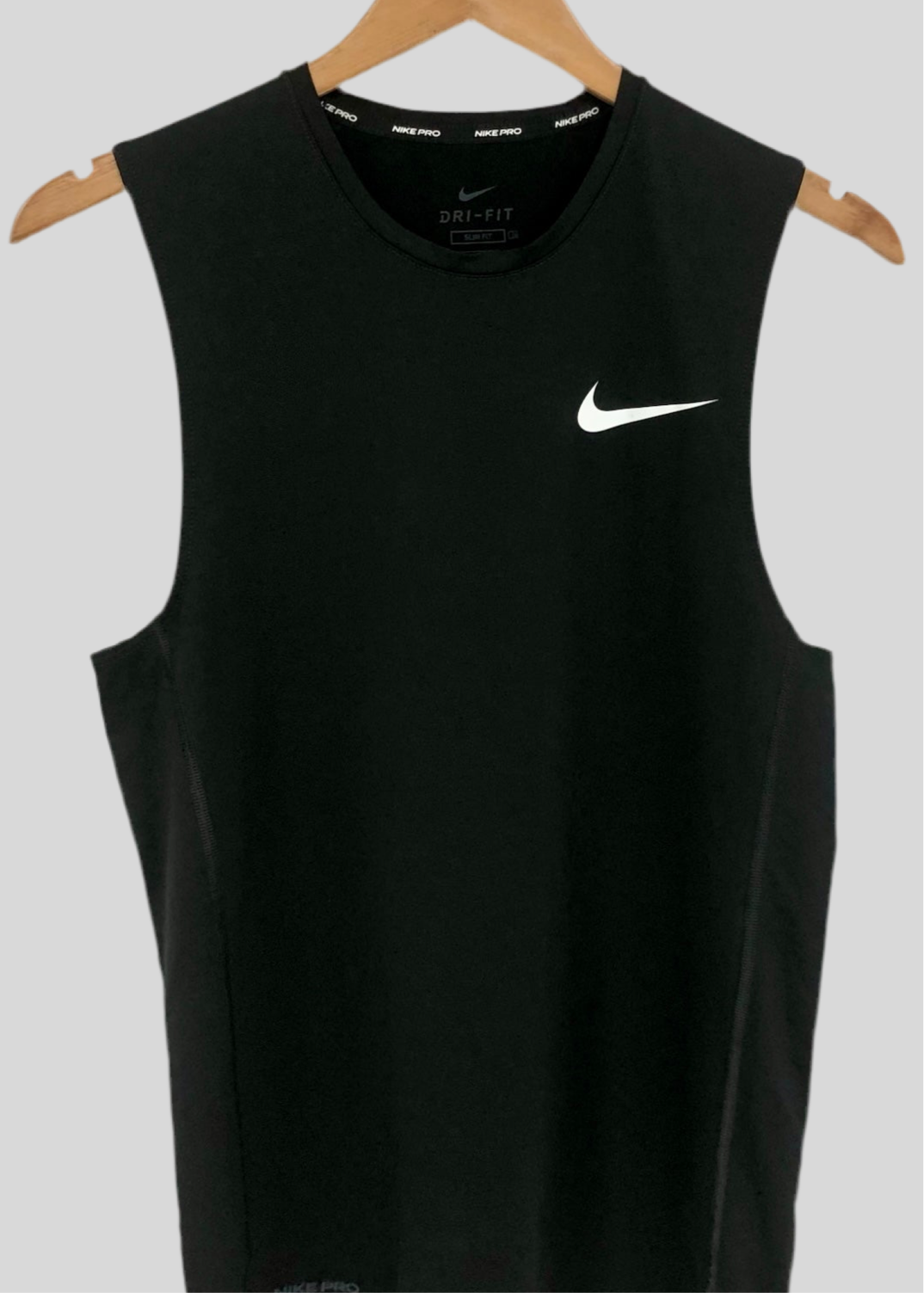 Camiseta de entrenamiento cuello redondo Nike ✔️ color negro sin mangas Talla S Entalle Slim Fit