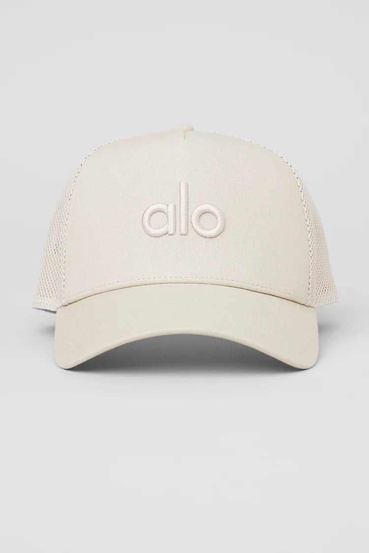 Gorra alo🧘🏻‍♀️ Trucker color beige de malla