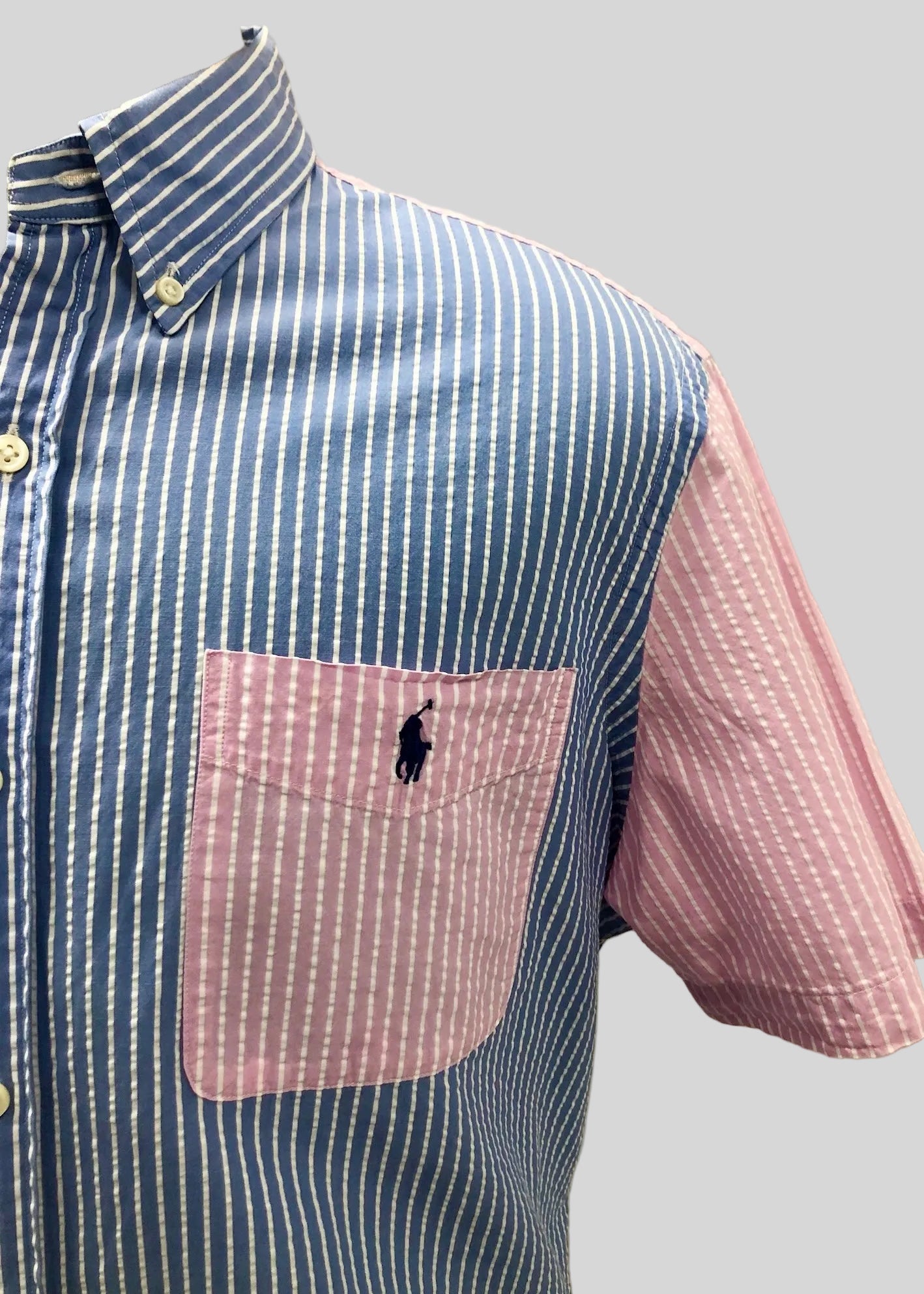 Camisa de botones Polo Ralph Lauren 🏇🏼 Seersucker de rayas en rosado, azul y blanco Talla XL Entalle Clásico