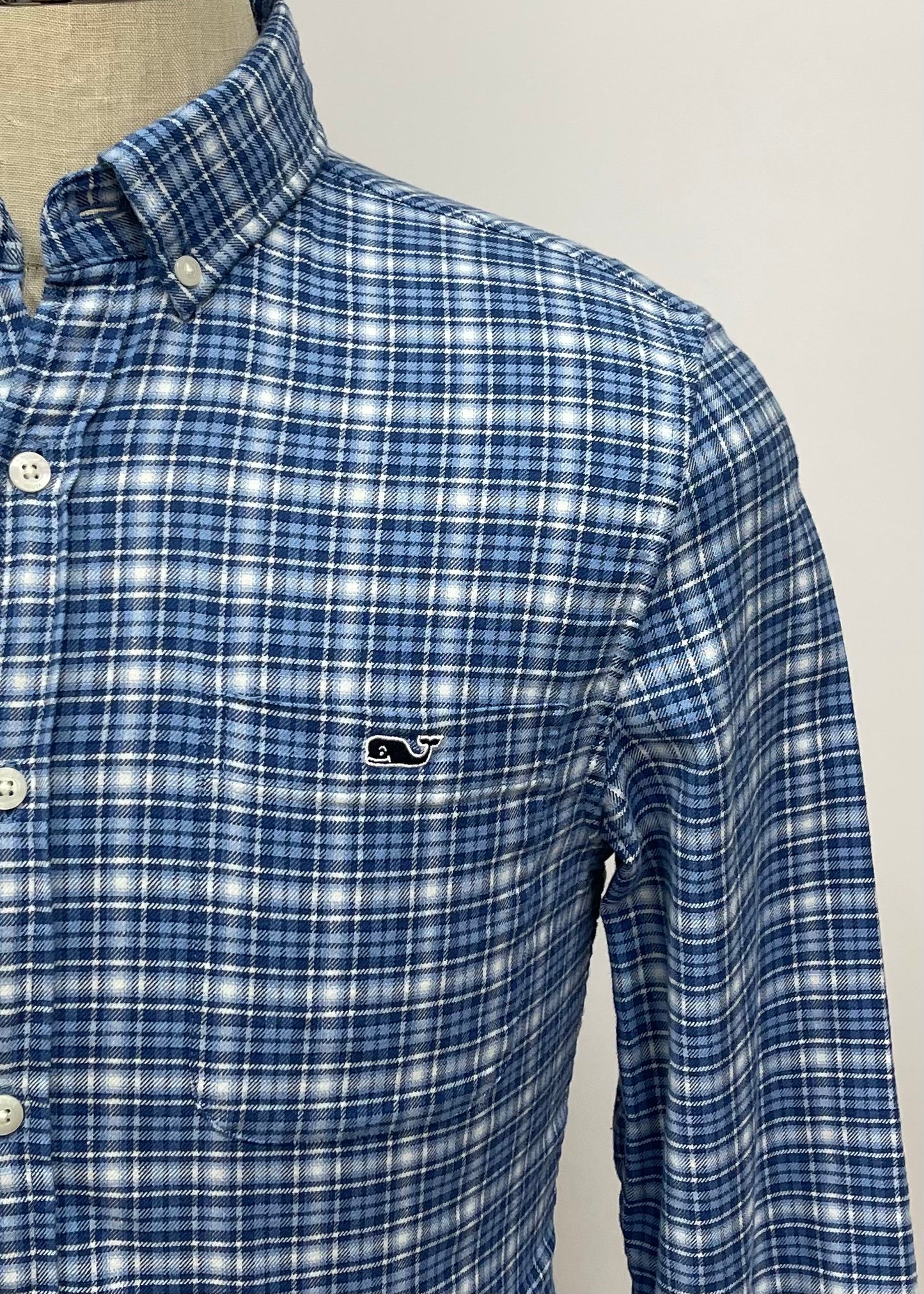 Camisa de botones Vineyard Vines 🐳 con patrón de cuadros en color azul, blanco y celeste Talla S Entalle Slim Fit