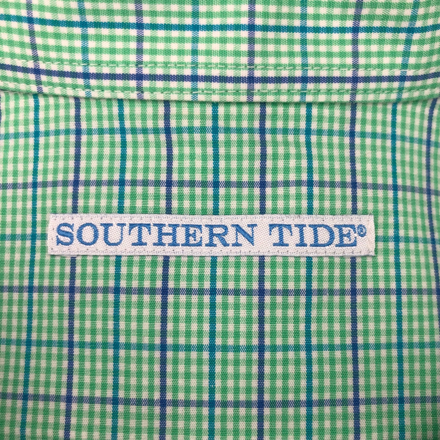 Camisa de botones Southern Tide  🐟 Color Blanco con patron de cuadros en color verde y azul navy Talla L Entalle Regular