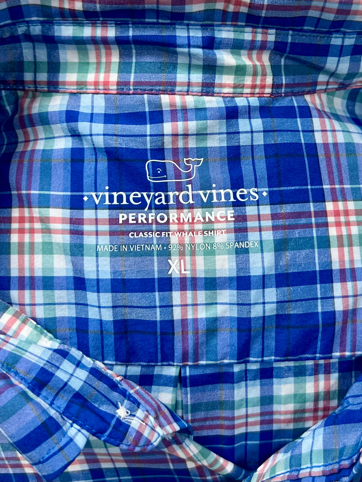 Camisa de botones Vineyard Vines 🐳 Performance de cuadros en color azul, verde, rojo y blanco Talla XL Entalle Regular