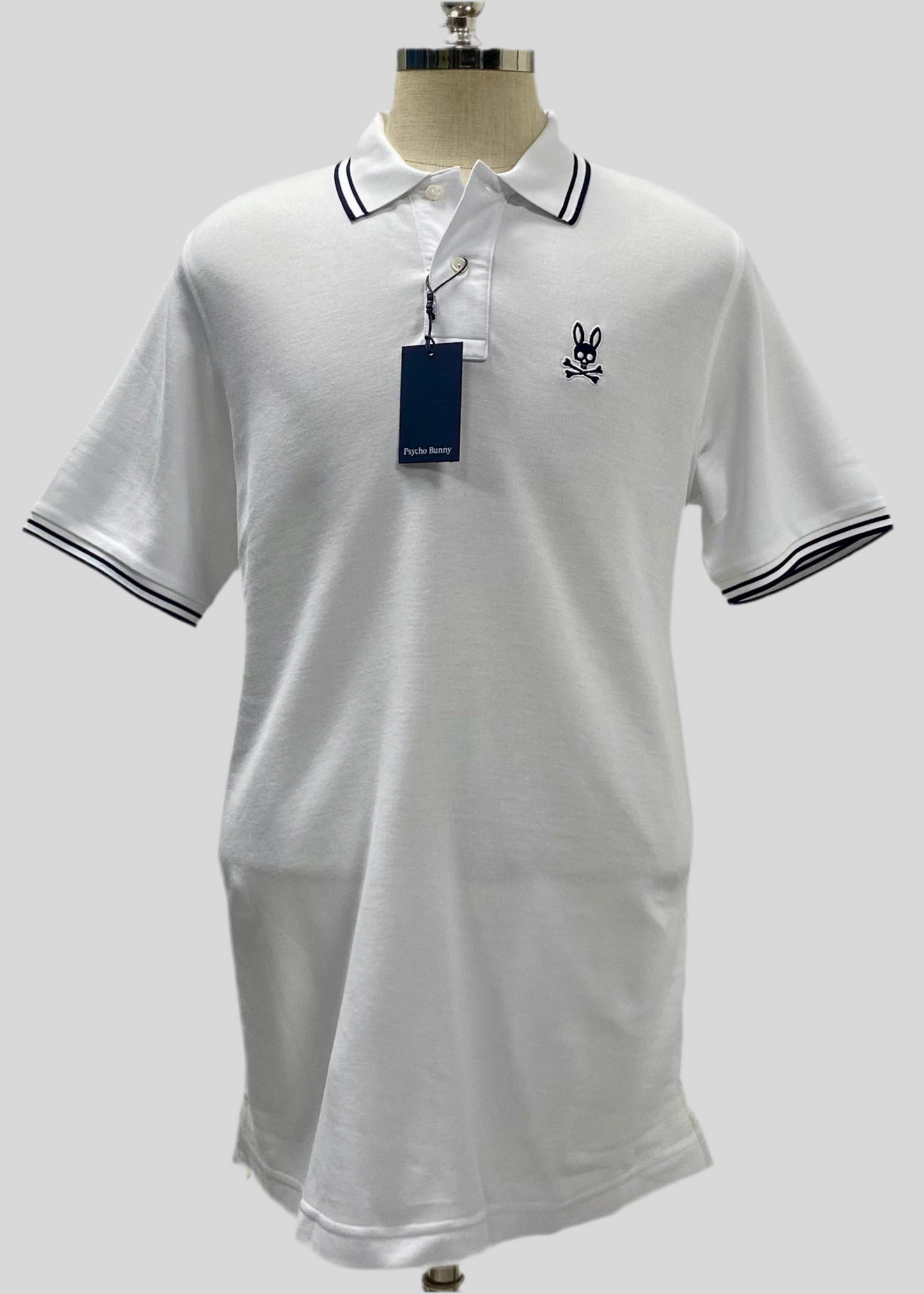 Camiseta Polo Psycho Bunny 🐰 Pique en color blanco con diseño de cuello en negro Talla L Entalle Regular