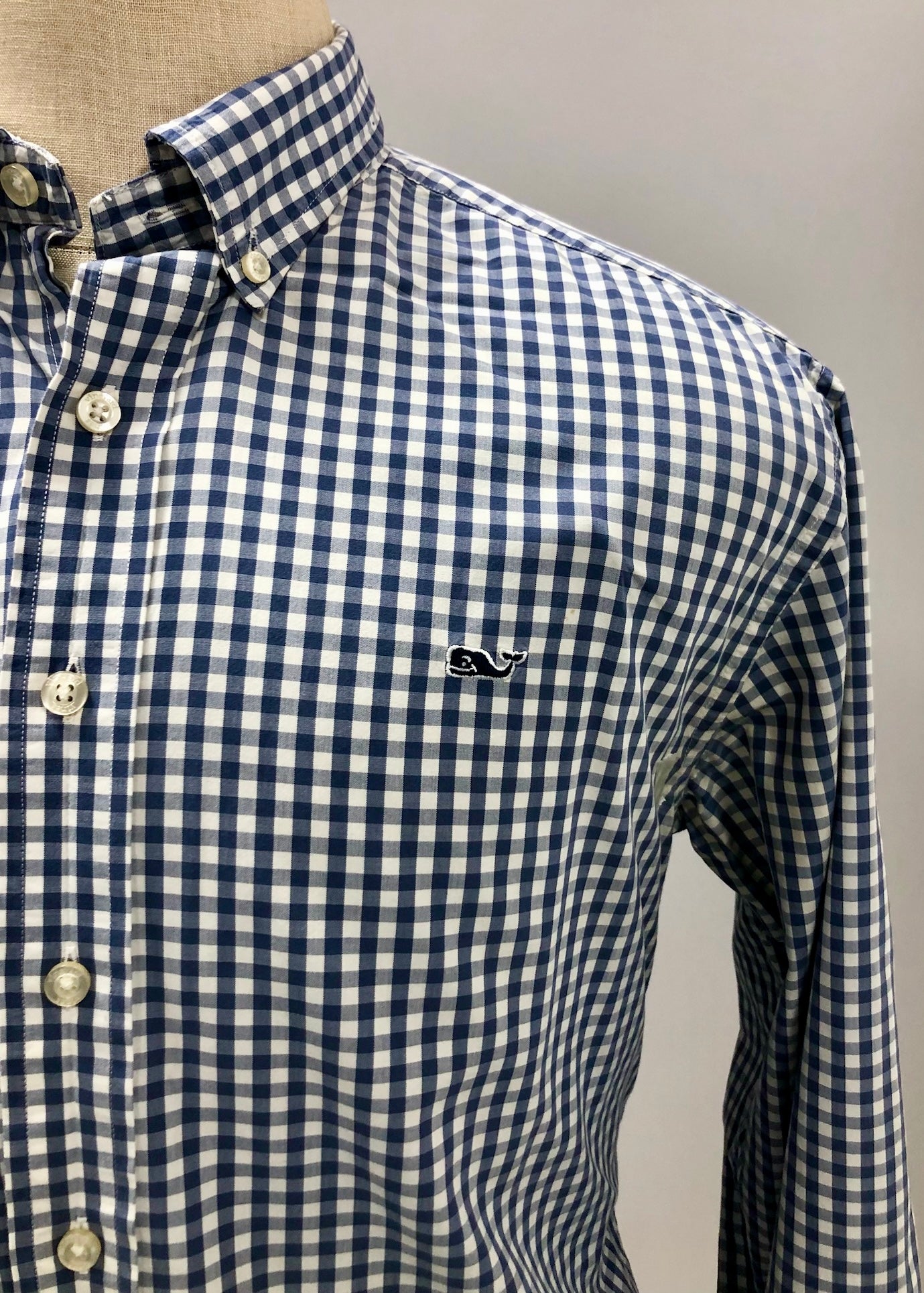 Camisa de botones Vineyard Vines 🐳 de cuadros en color azul, y blanco Talla M Entalle Regular (ver descripción)
