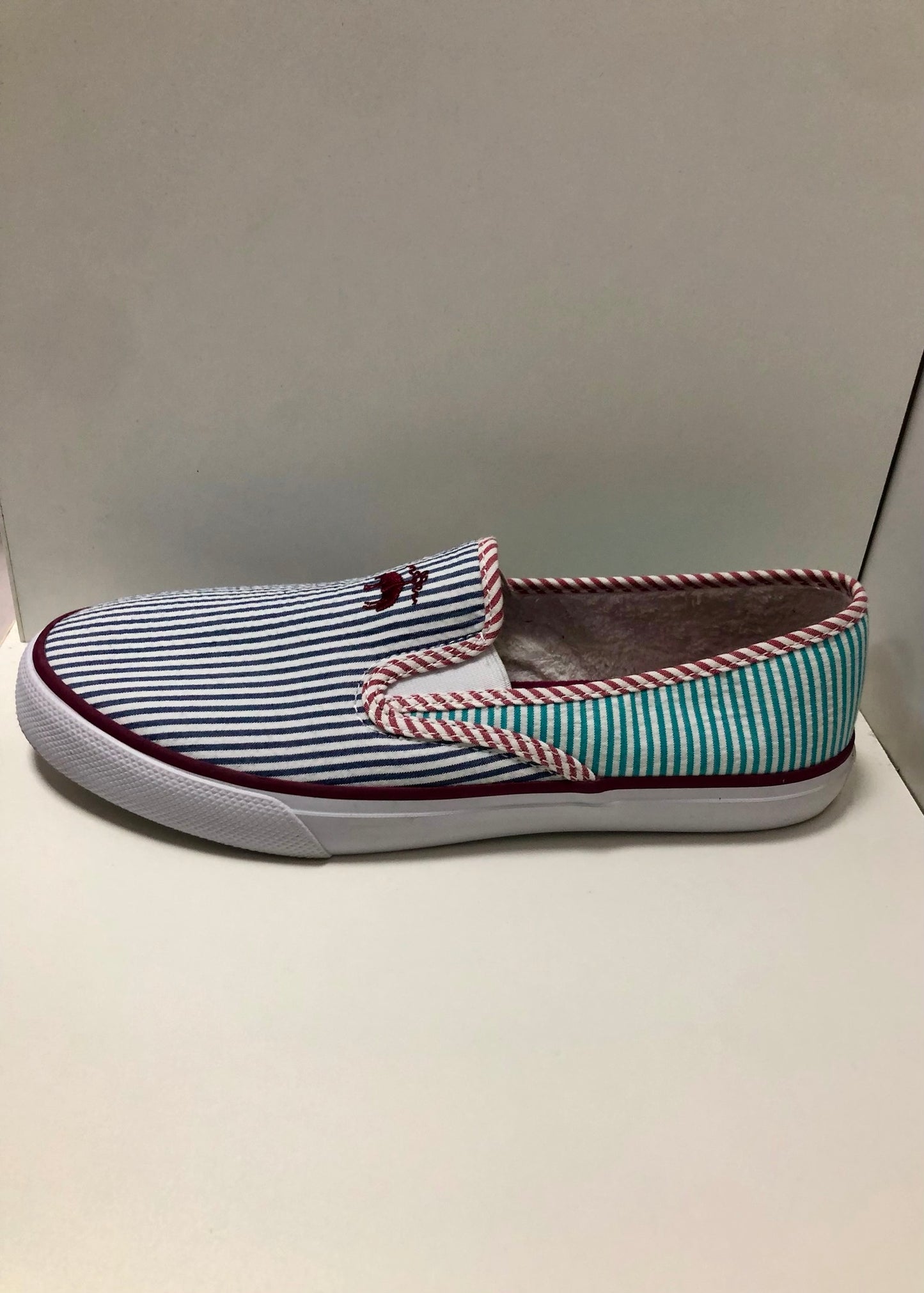 Zapatillas Casuales Brooks Brothers 🐑 De rayas multicolor con detalle de logo en rojo Talla 10